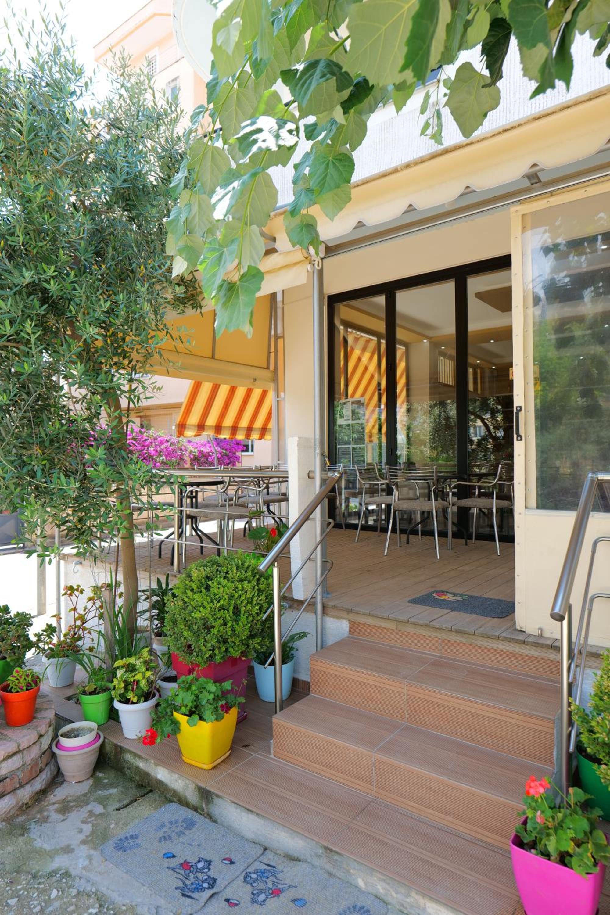 HOTEL ADI-VERA