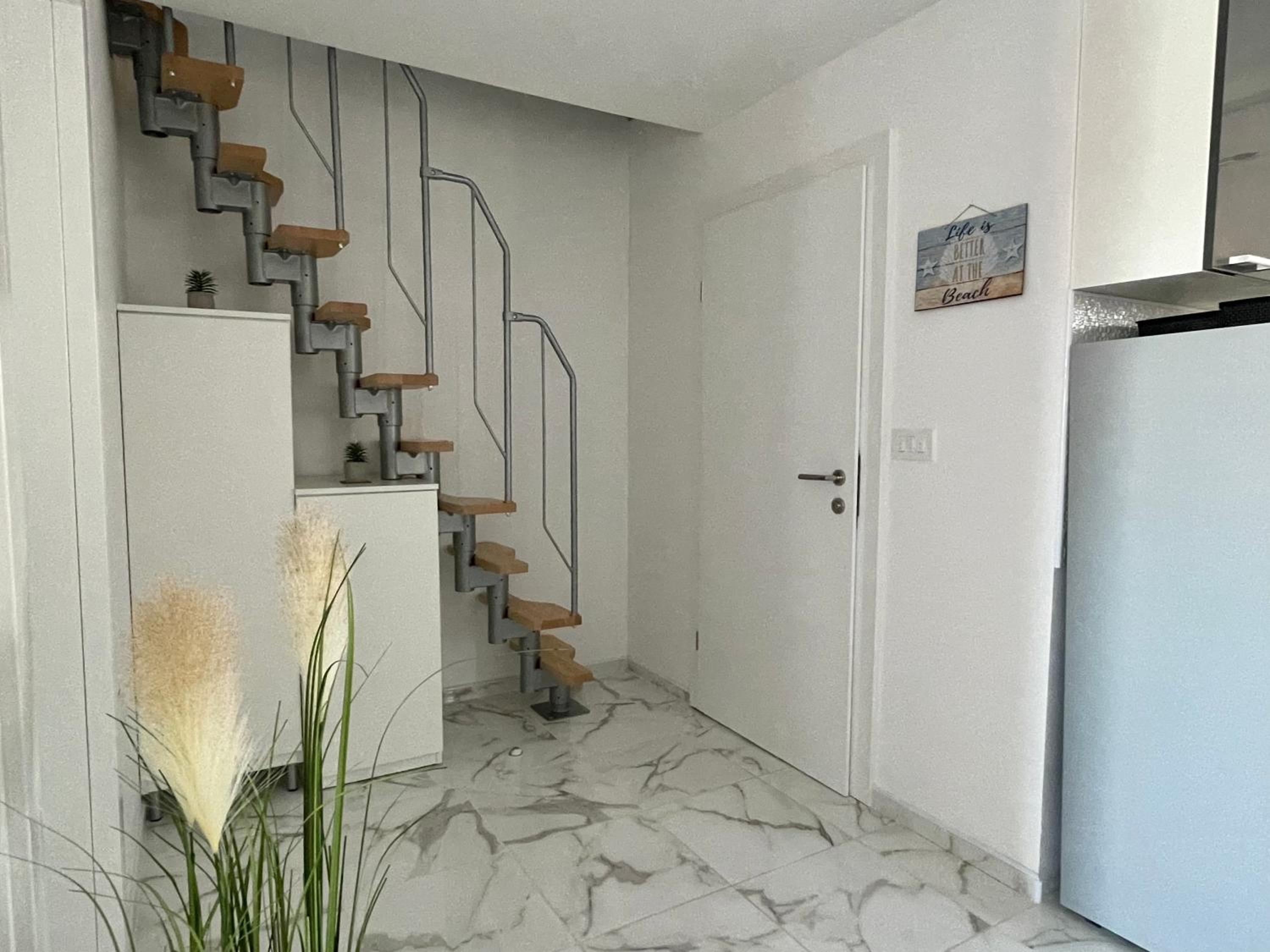 SeaScape - Relaxing beach home, steps from the water!