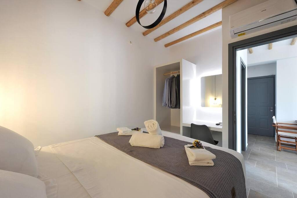 Droufakos’ Home - Beachfront Lux 2BD Apartment with Views