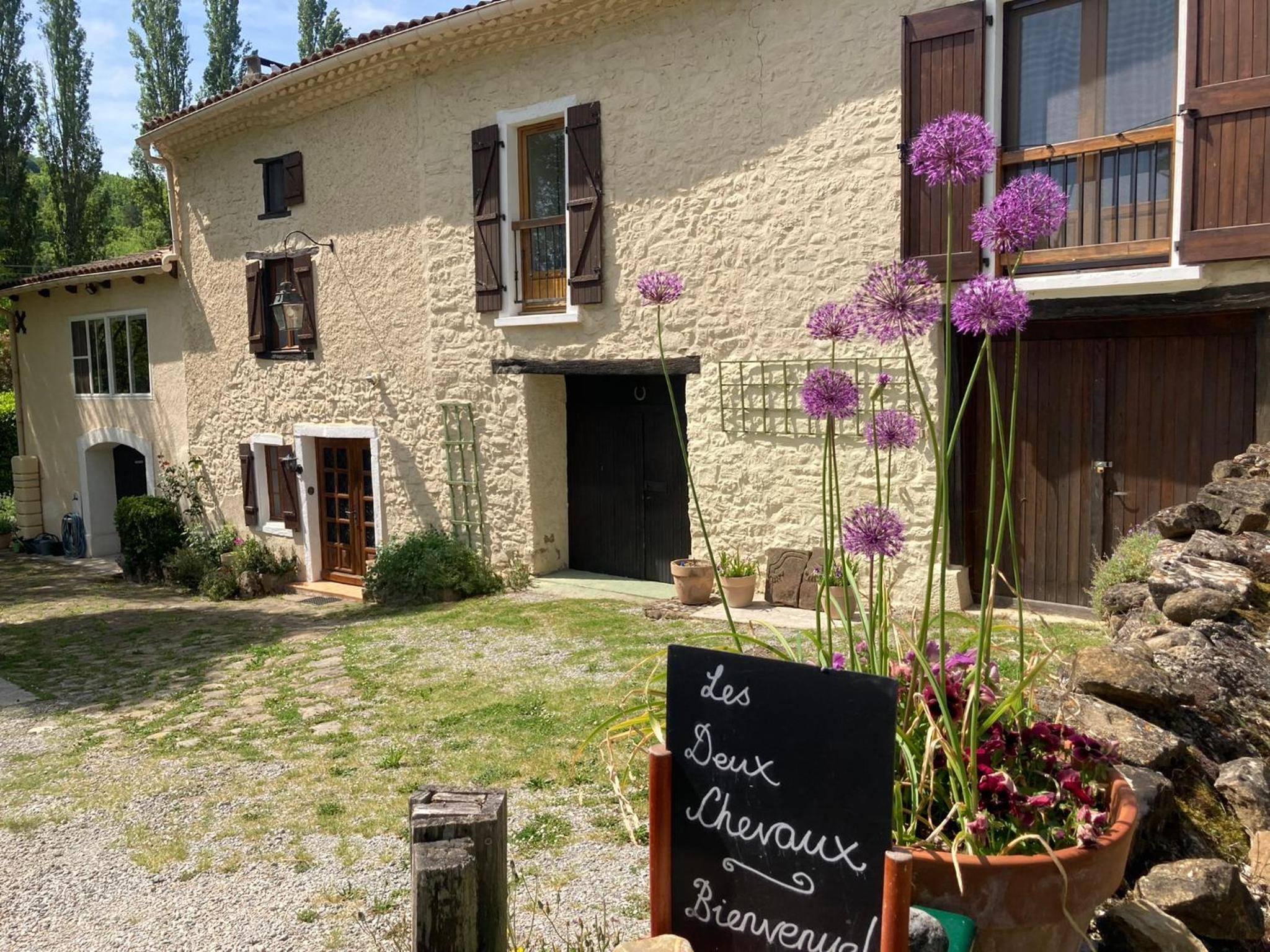 The Two Horses Guest Rooms