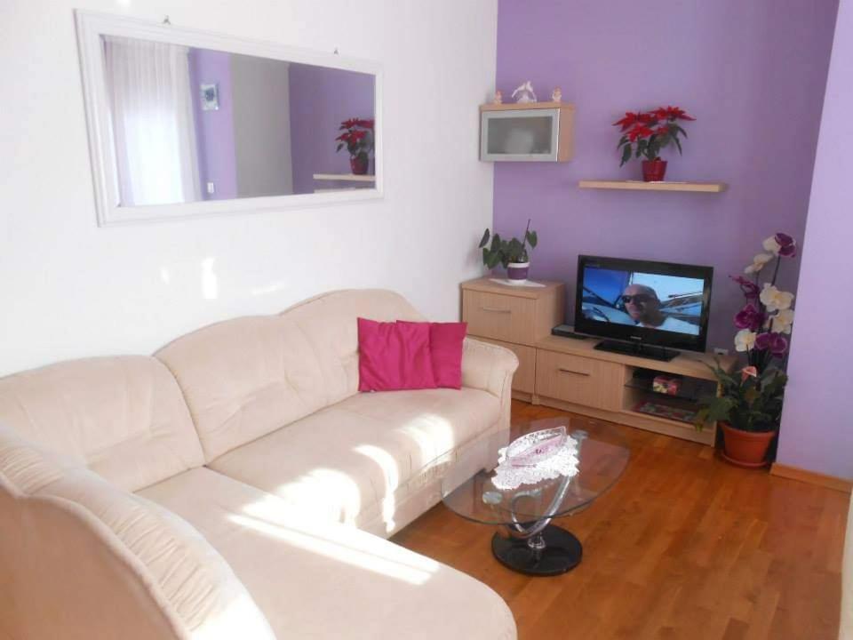 Apartment Auroraa Split view 5