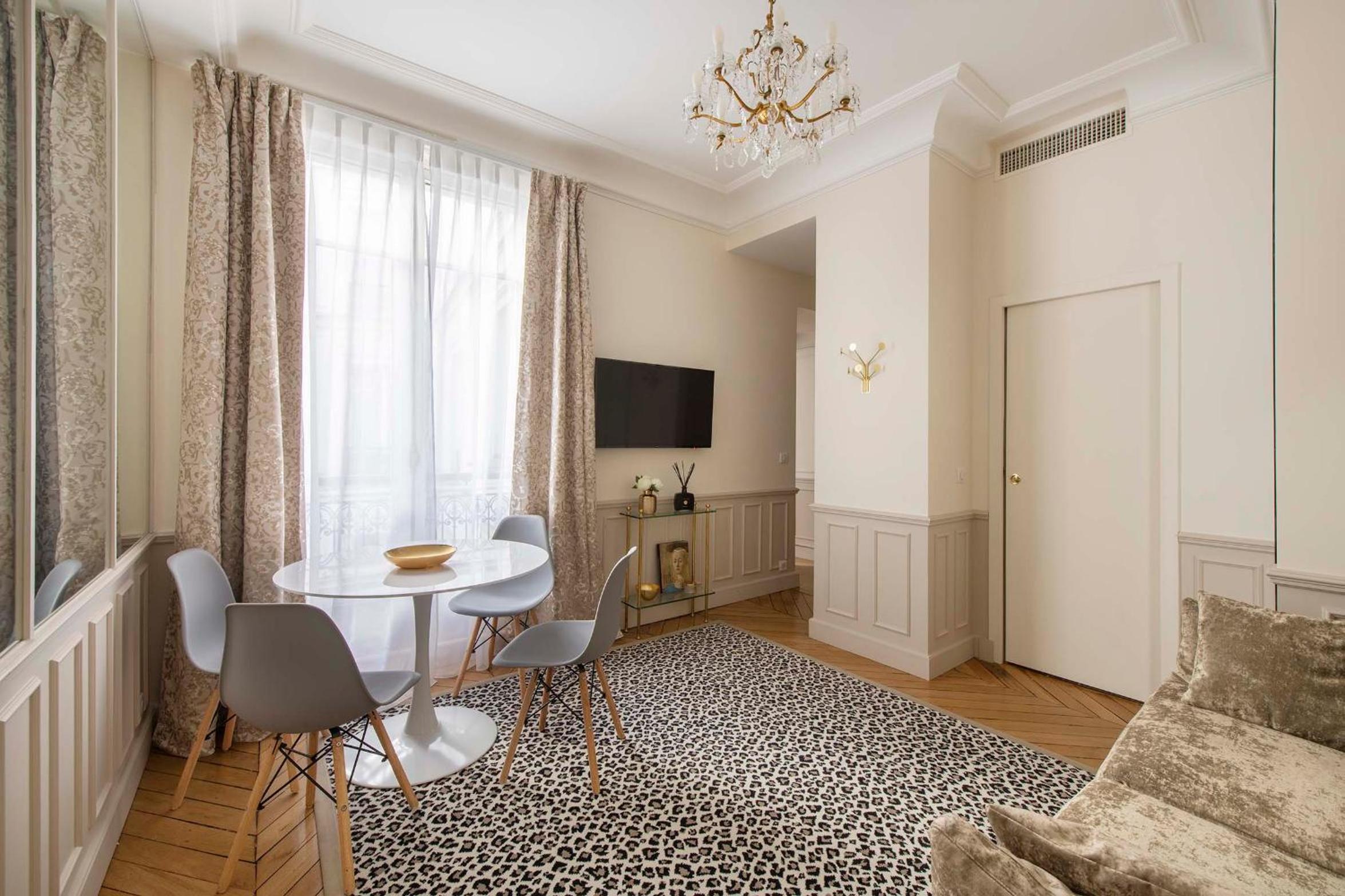 LE BEAU MARAIS - Luxury Apartments, AIR COND, LIFT