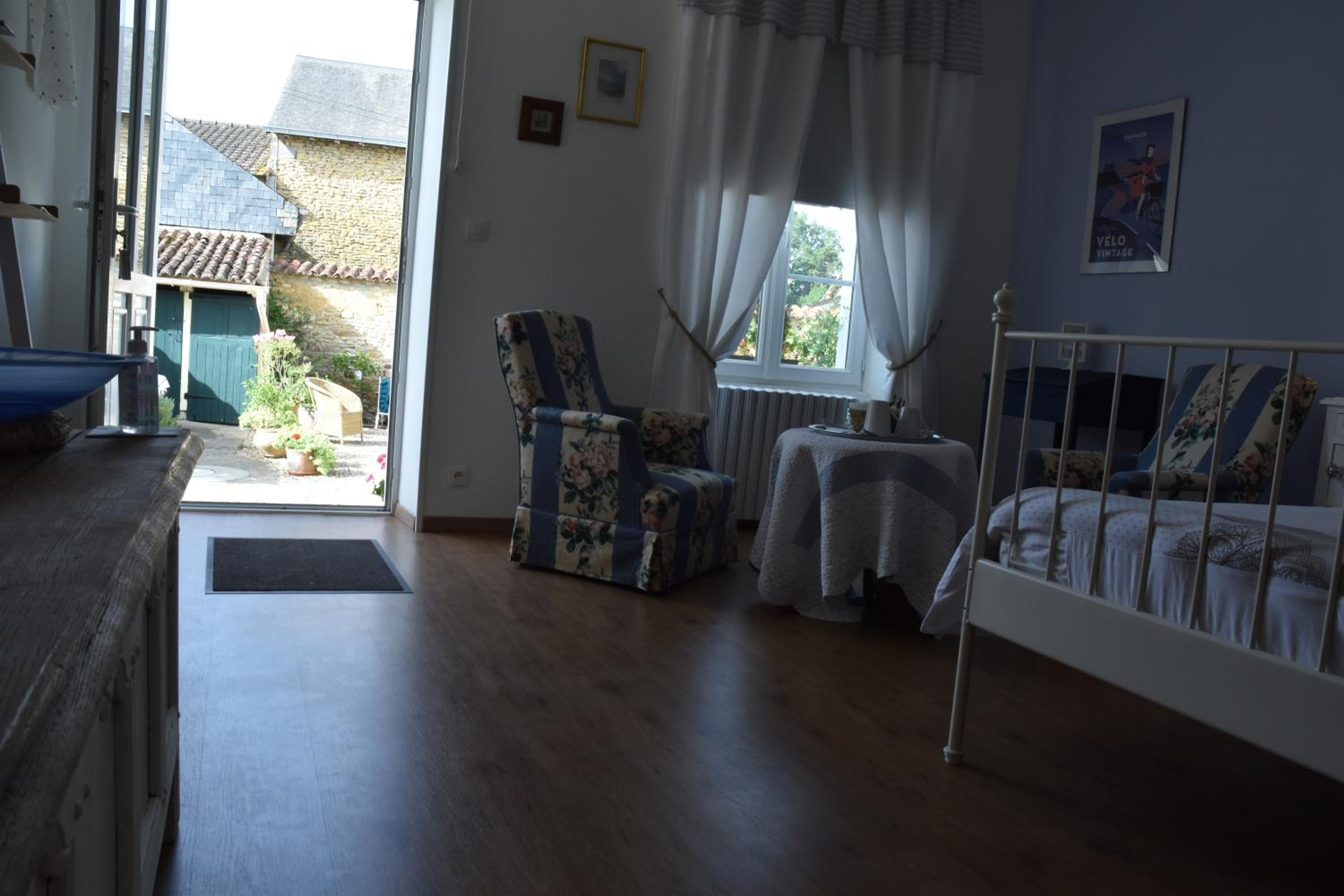La Little School Chambres d'Hôtes à Arçay view 4