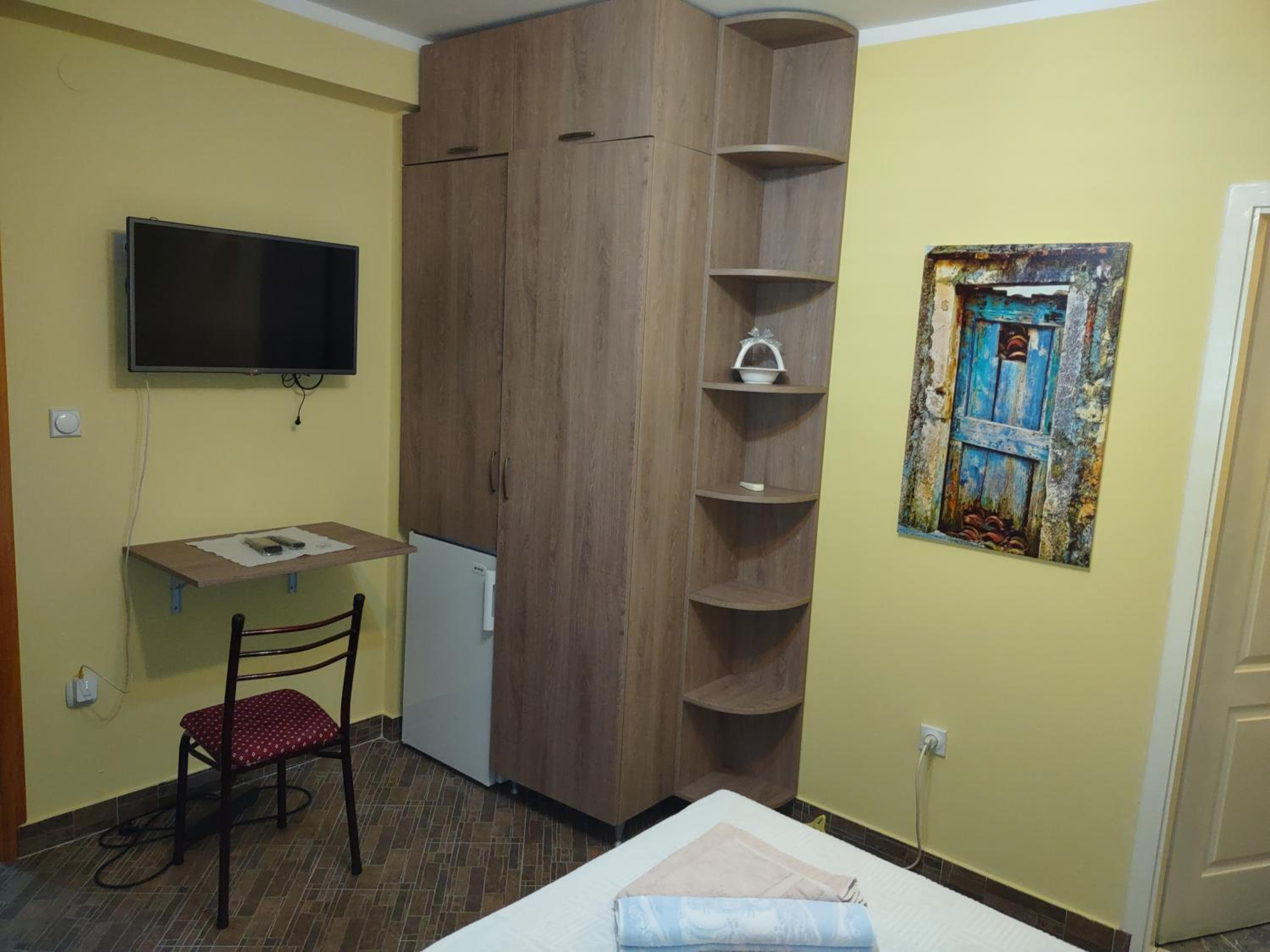Double bed room photo 2