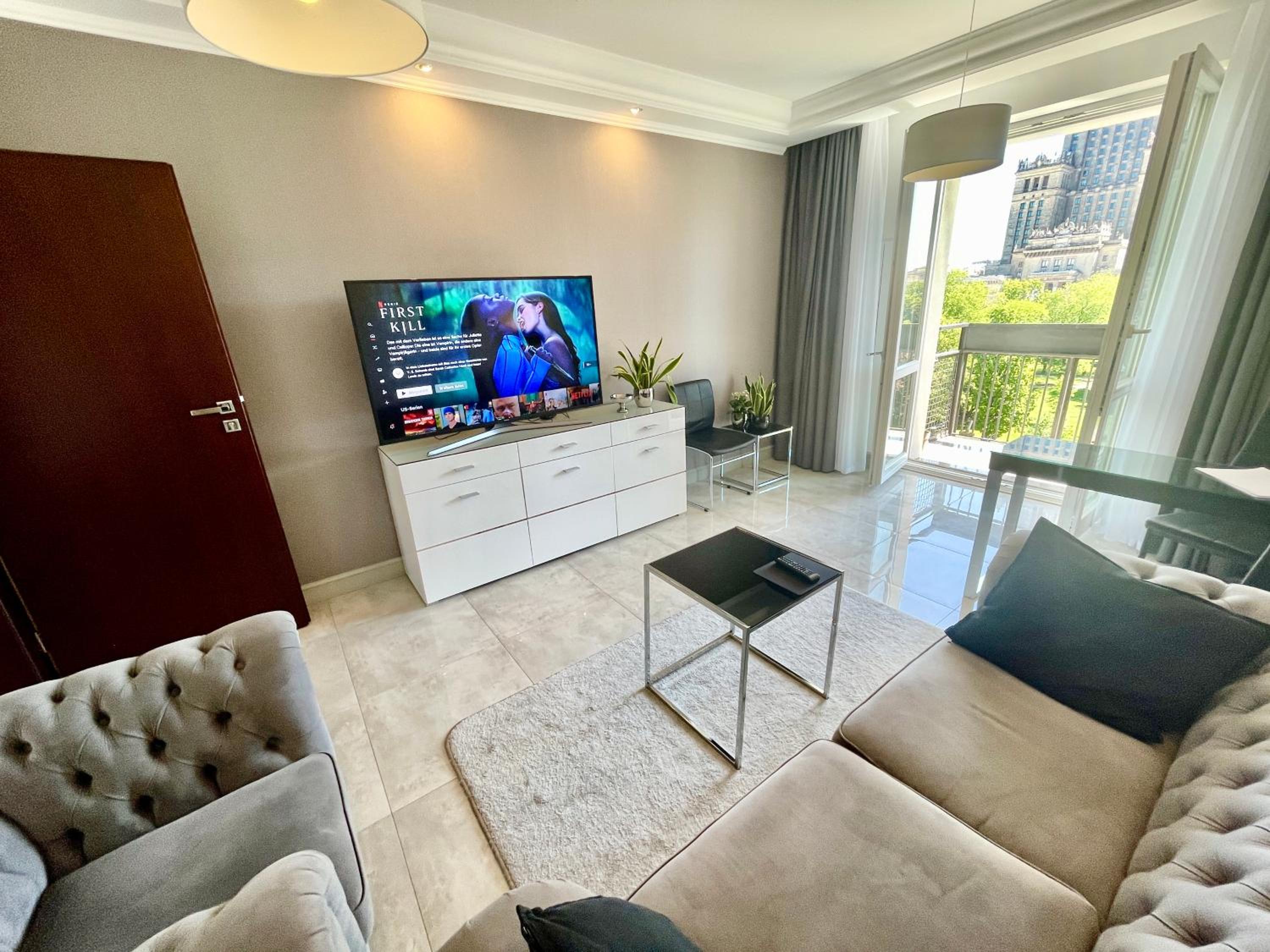 TOP CLASS metro fast WiFi 100 Mbs 70’TV Netflix HBO Max Disney+ AppleTV+ view 2