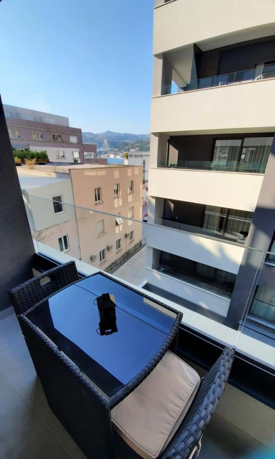MARIA, Modern studio apartment with private parking