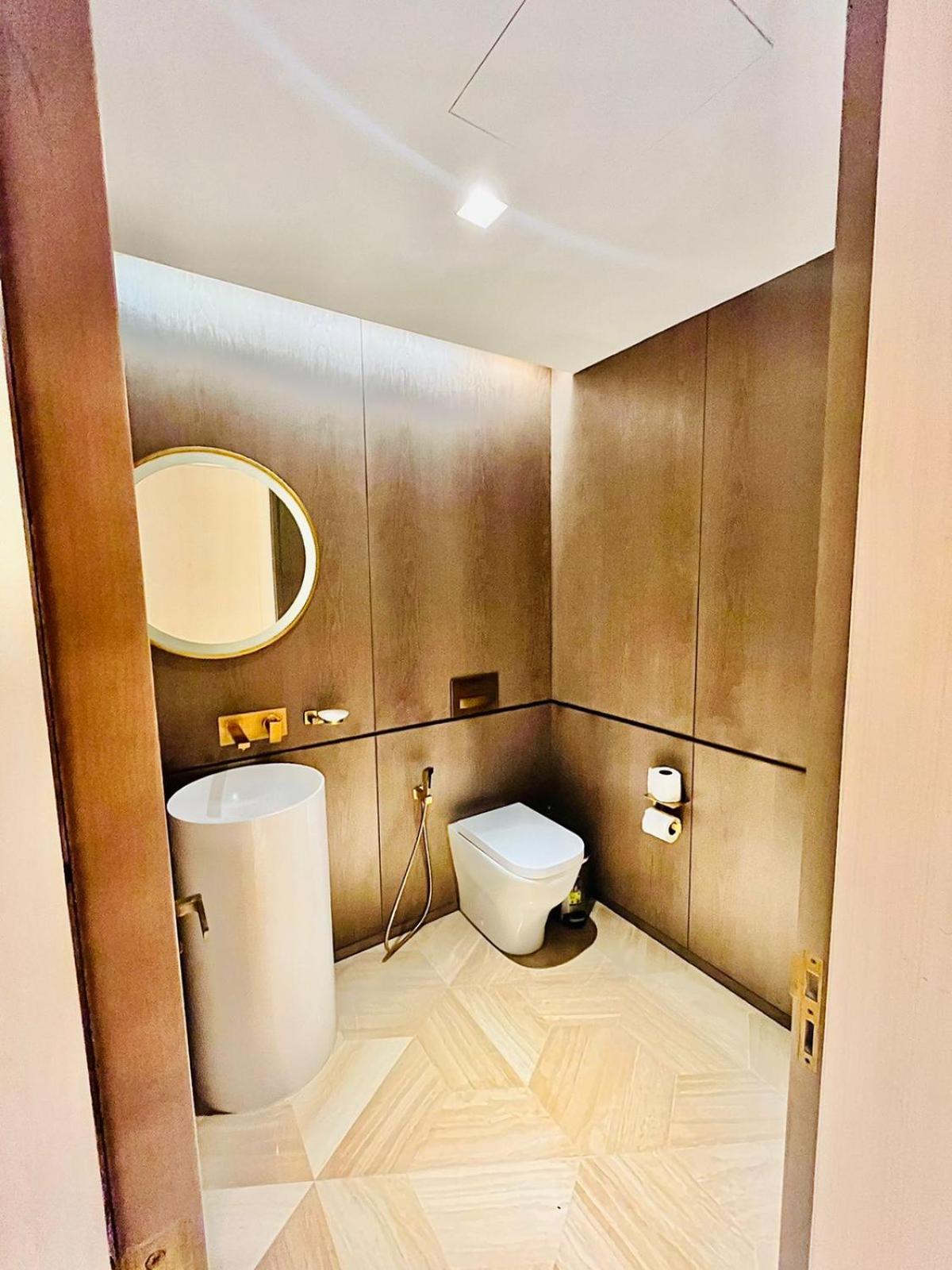 ModernLux - FIVE Palm Resort 2 Bedrooms plus Maids and Private Jacuzzi