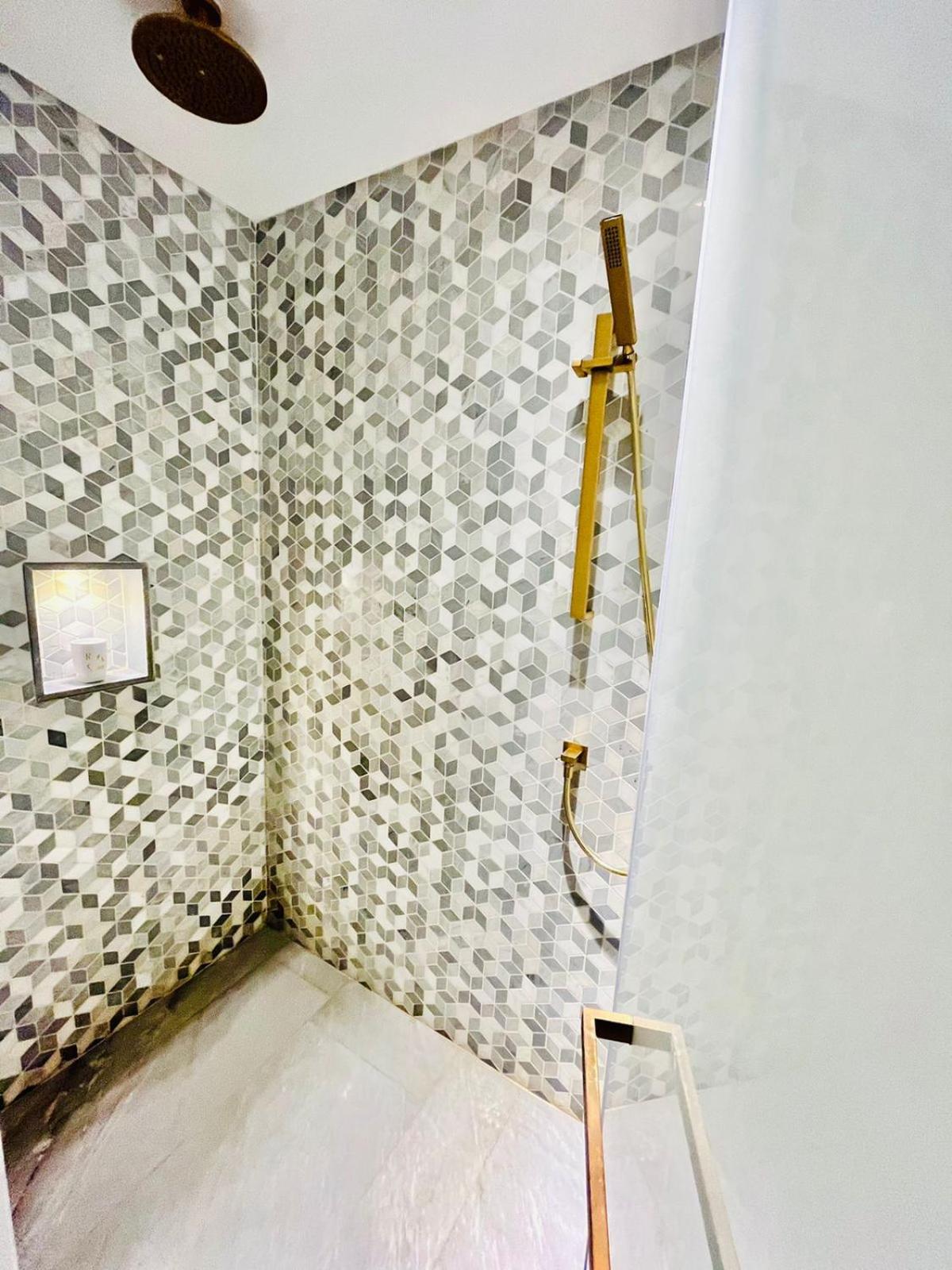 ModernLux - FIVE Palm Resort 2 Bedrooms plus Maids and Private Jacuzzi