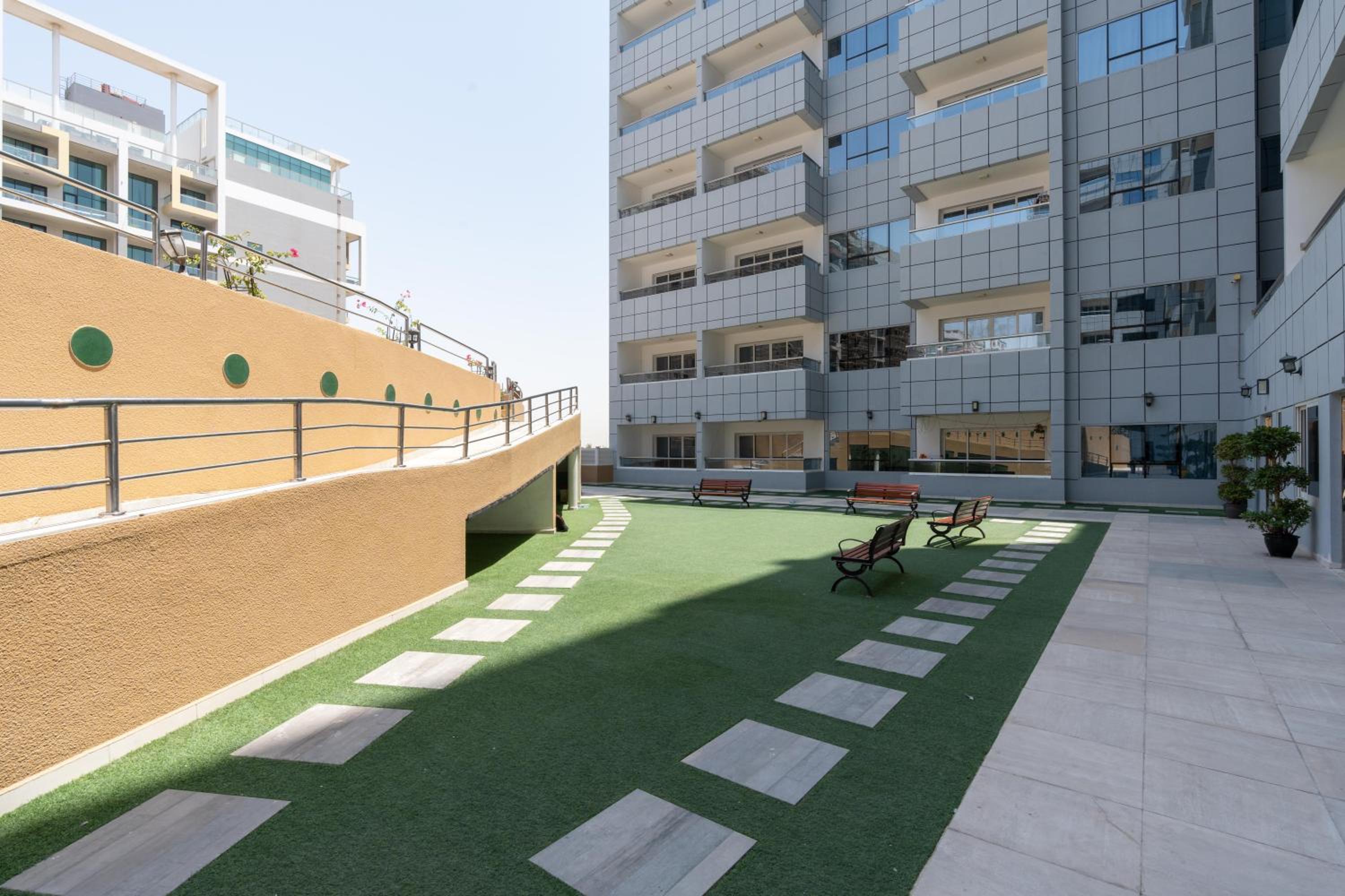 Vacay Lettings - Studio in Silicon Oasis