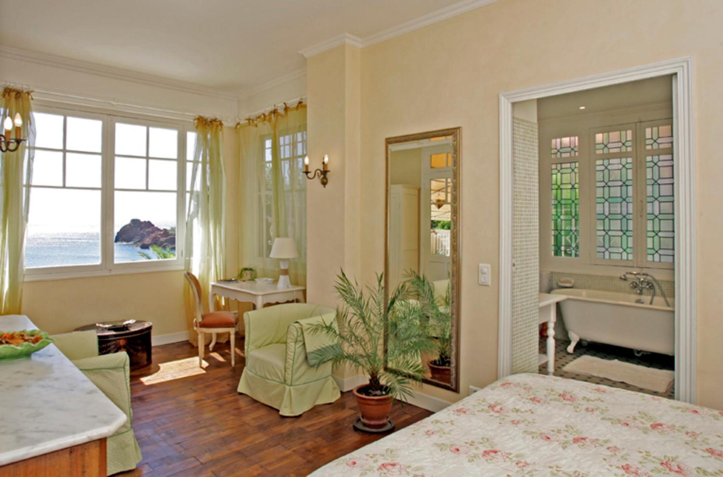 Private beach villa, sea view - Théoule sur mer - by feelluxuryholidays