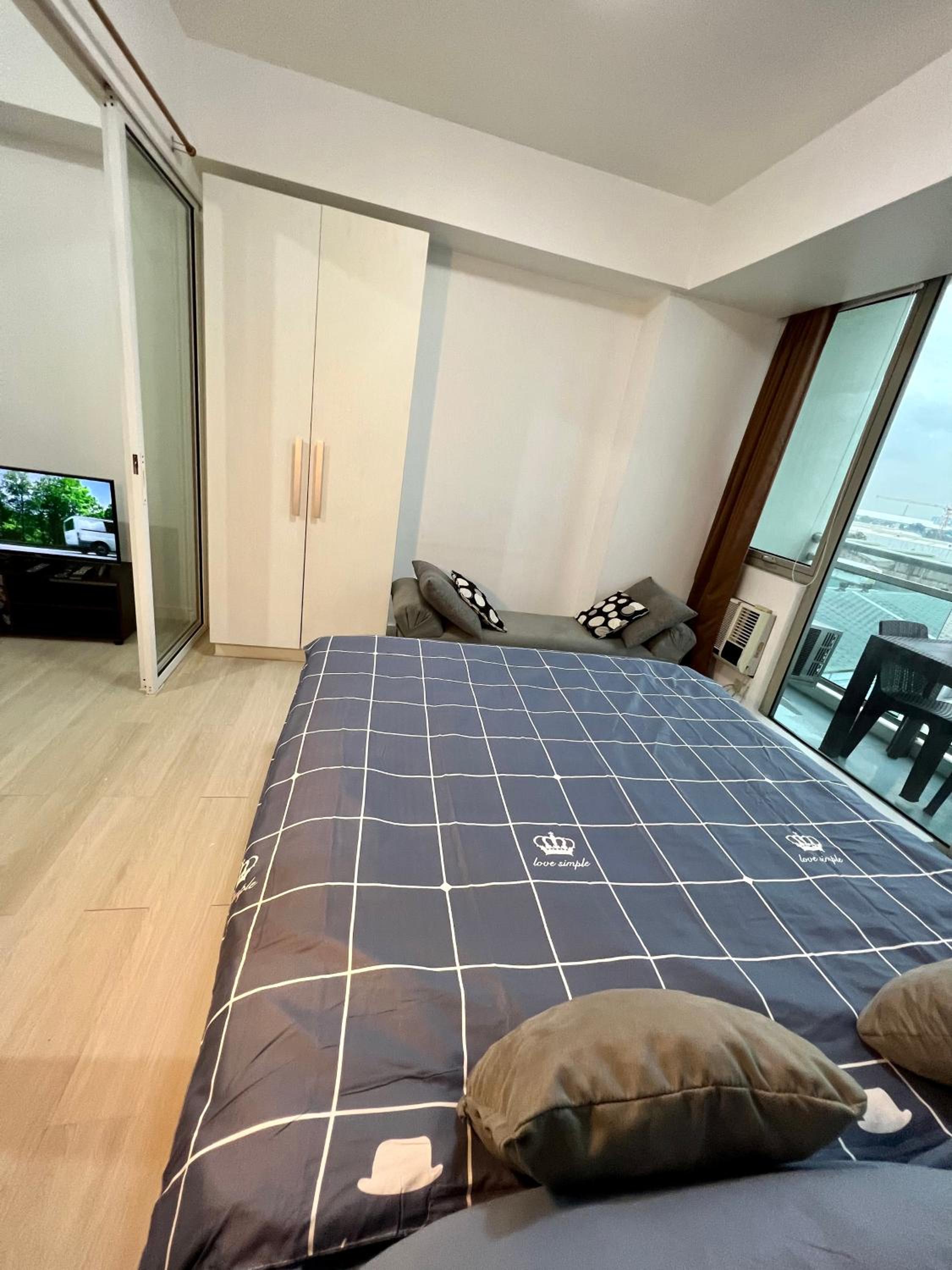 Azure Blue Wave 1BR w/ Postpaid WIFI & Cable MIAMI view 5