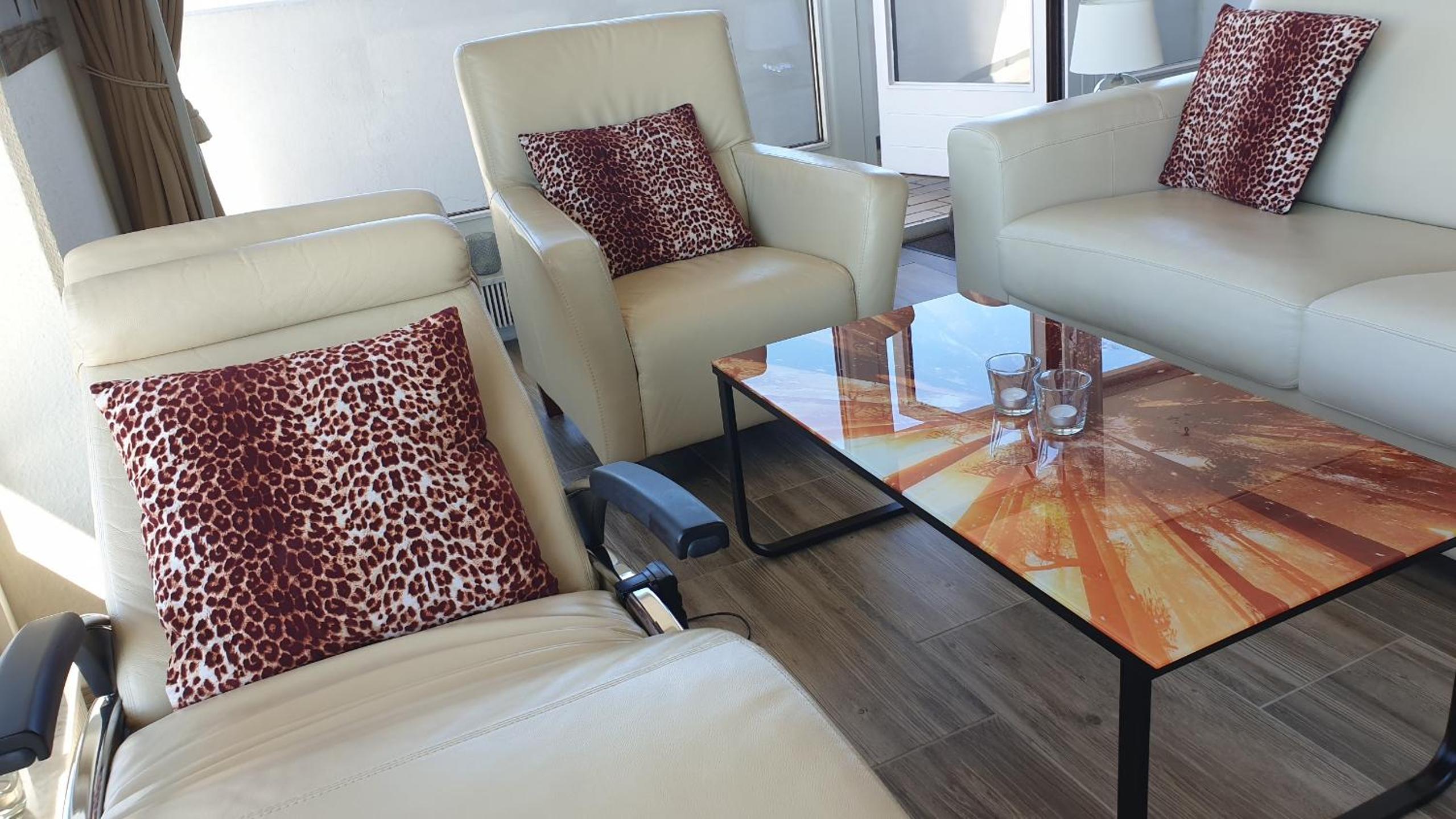 Luxus-Ecksuite mit stylischem Design und Traumblick übers Meer, 26.Stock im Maritim view 3