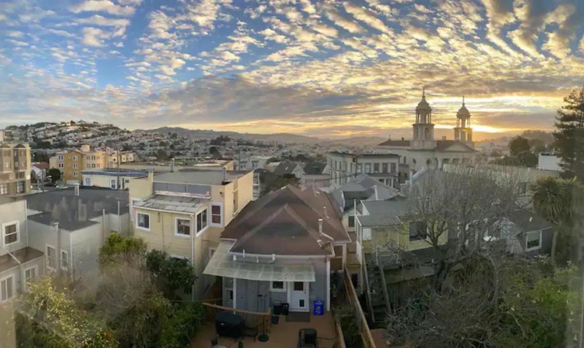 Beautiful 3 Bed 3 Bath upper house in Bernal Glen photo 2