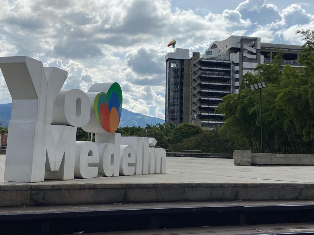 Conquistadores Romantic, Medellín