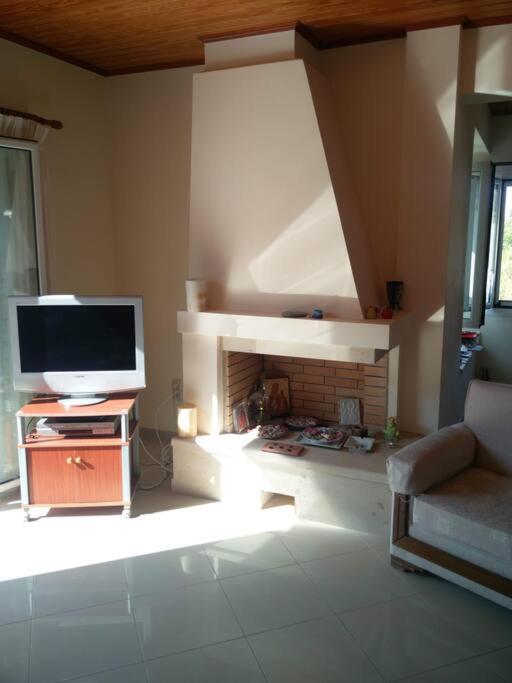 Traditional Sea View Vacation Home in Kourouklata photo 4