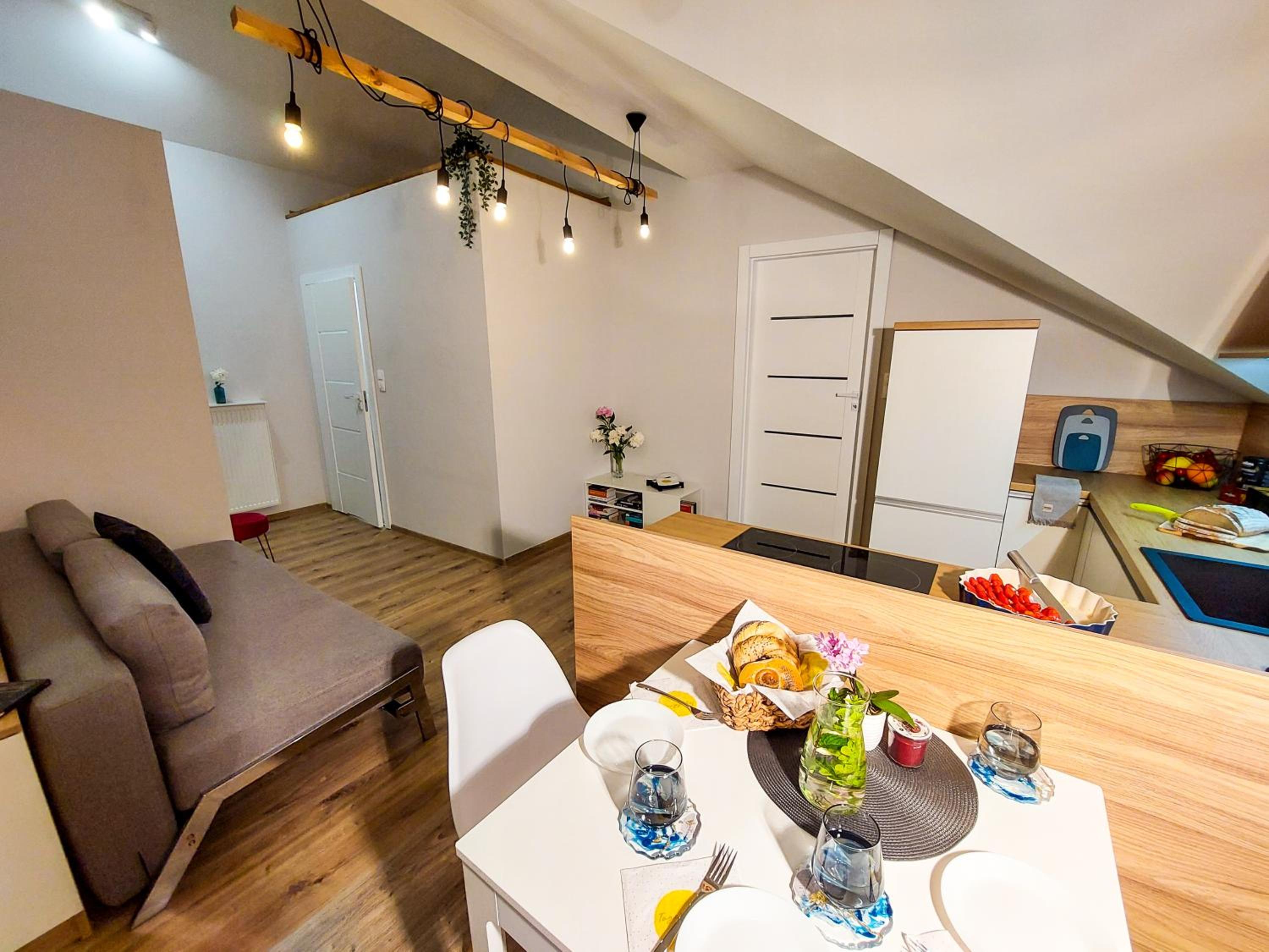 MR HOME APARTMENTS - Limba view 5