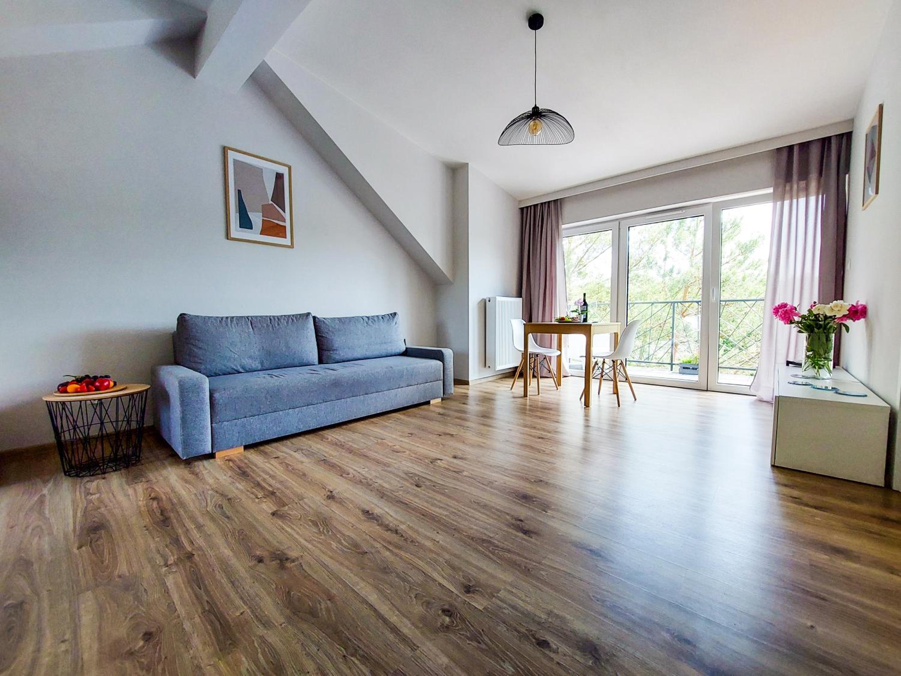 MR HOME APARTMENTS - Limba view 2