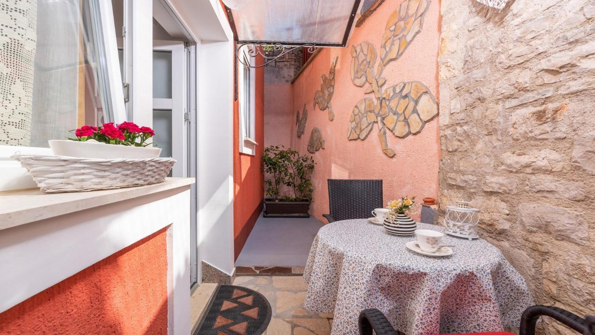 Vrsar Vacations - Apartments in City Centar of Lovely Vrsar - Property Image 2
