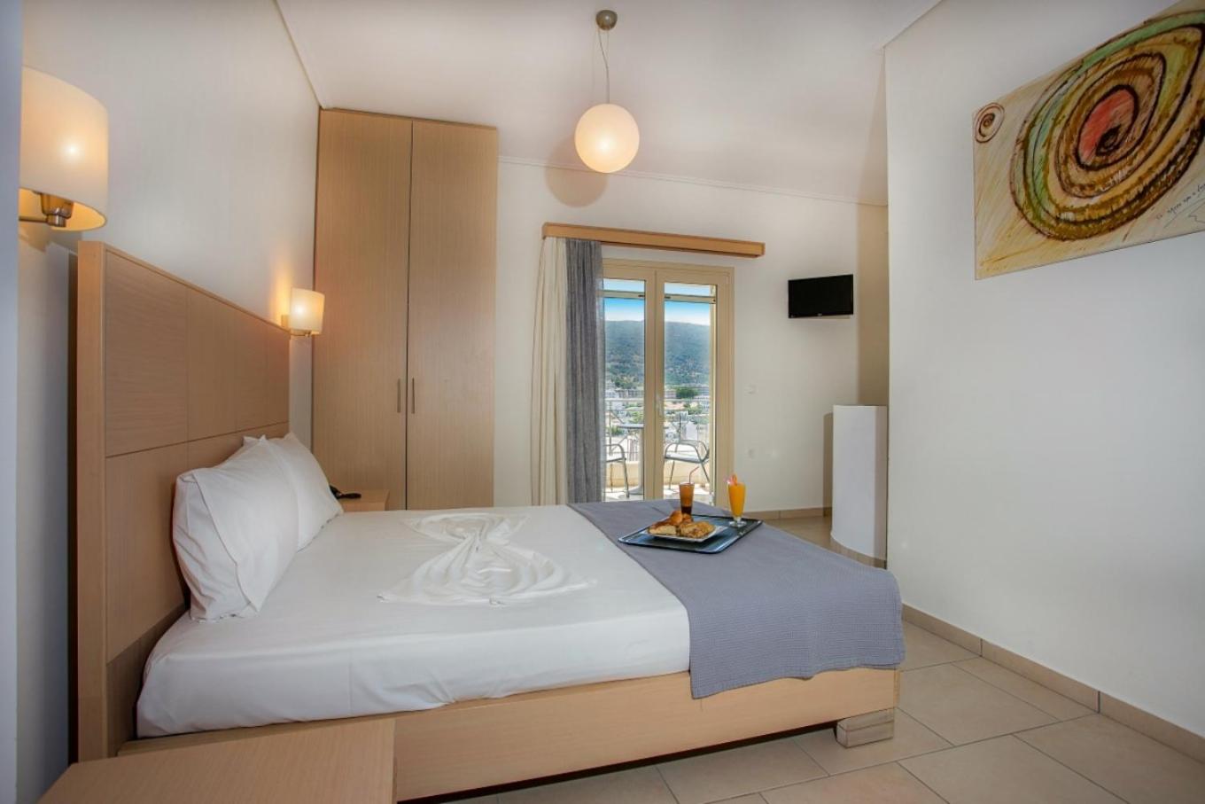 Thea Hotel - Studios & Suites