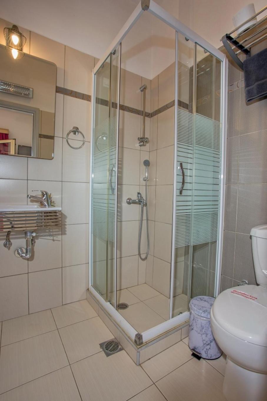 Thea Hotel - Studios & Suites