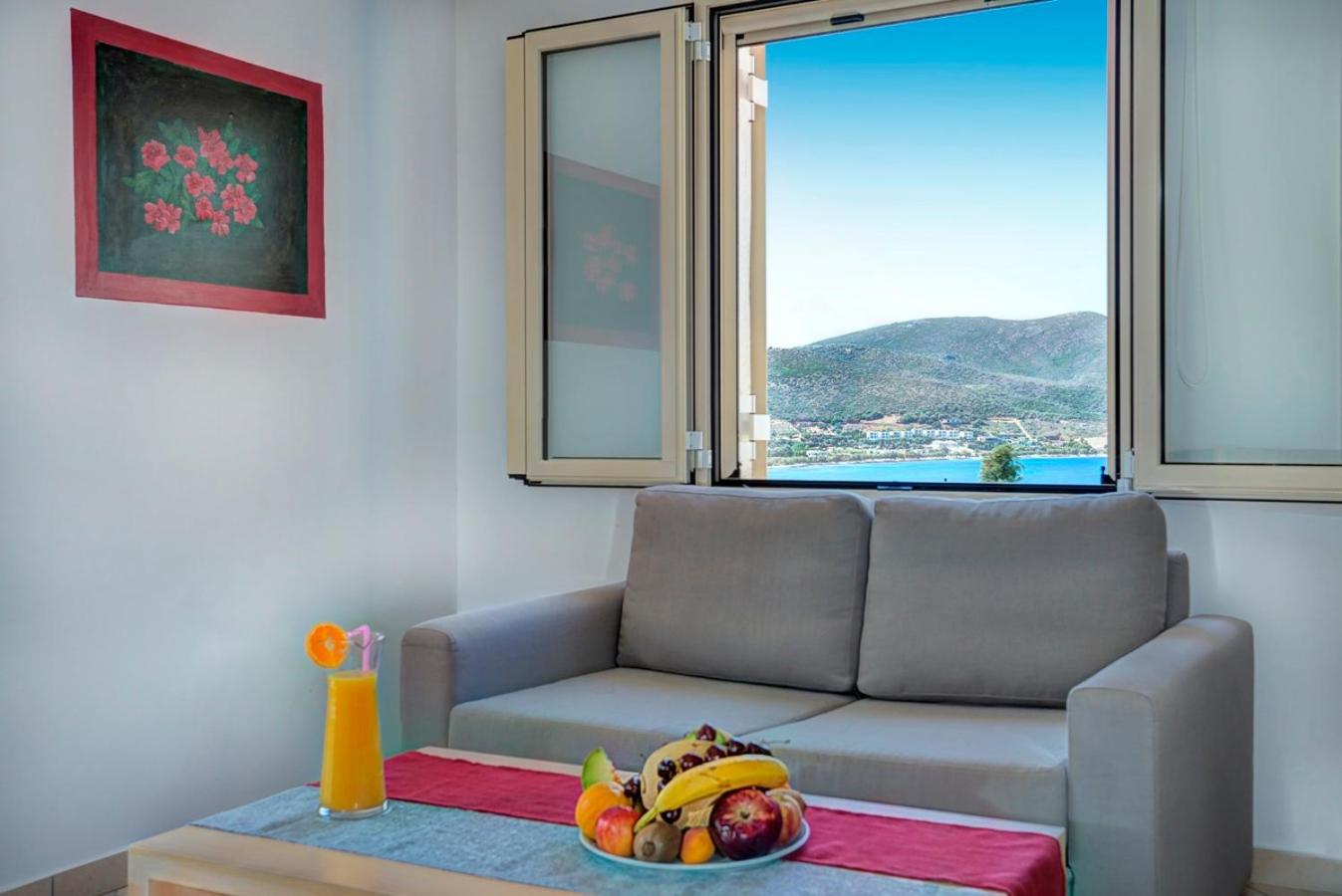 Thea Hotel - Studios & Suites