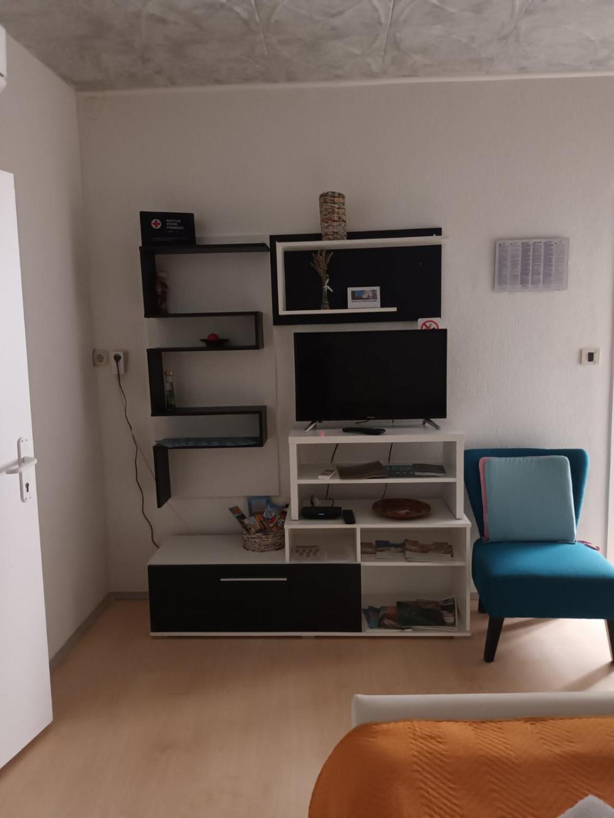 Photo 8