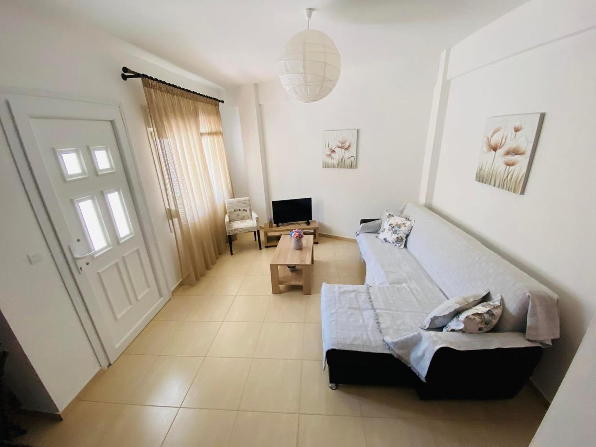 Chrisa's Guest House photo 1