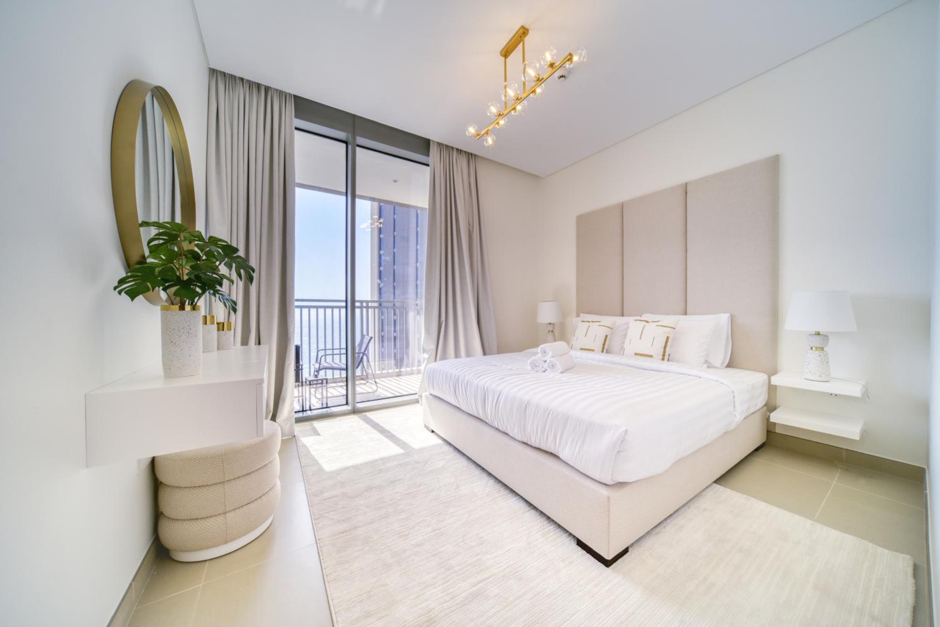 Luxury Brand New 2 Bedroom with Bluewater Views