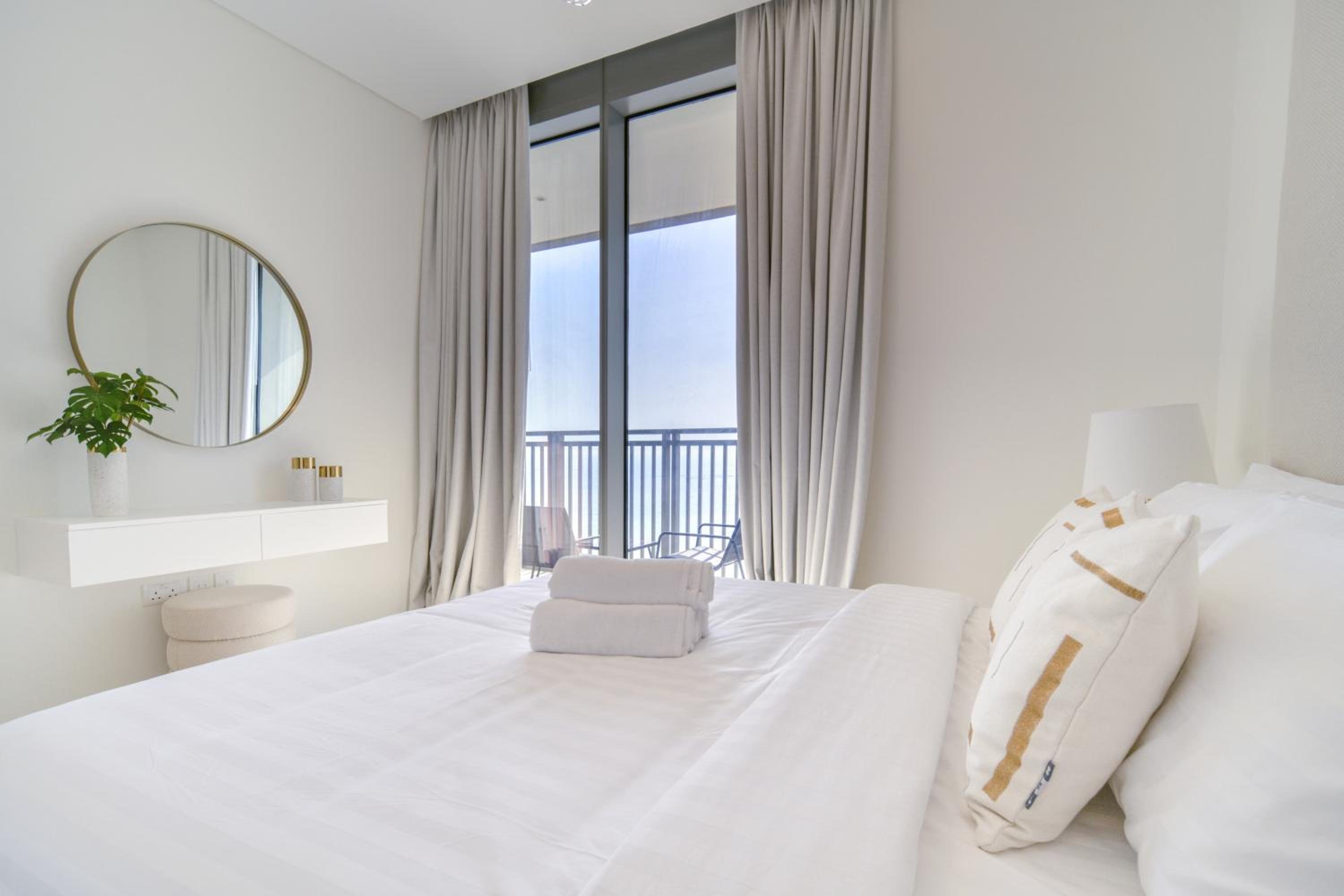 Luxury Brand New 2 Bedroom with Bluewater Views