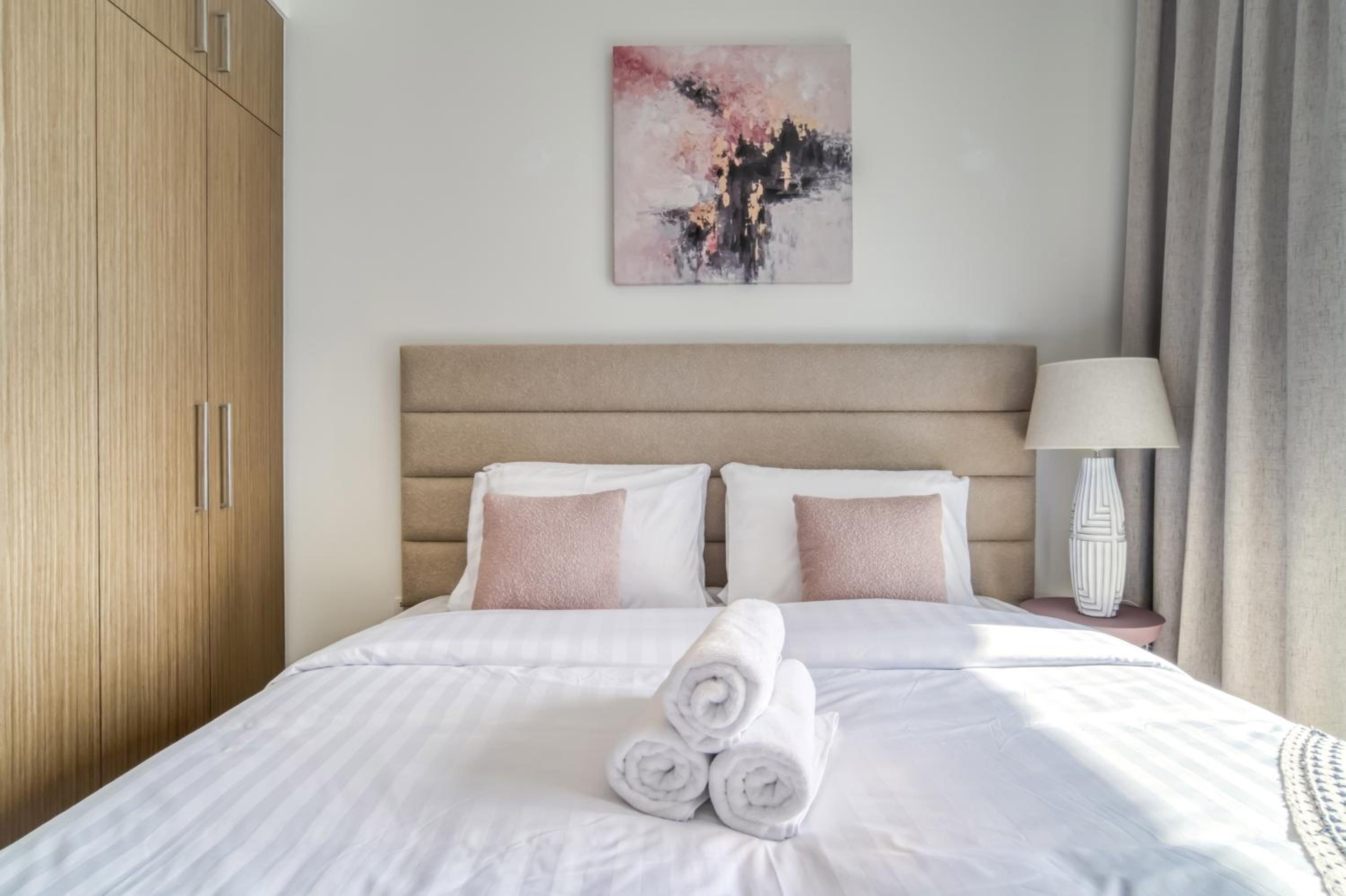 Luxury Brand New 2 Bedroom with Bluewater Views