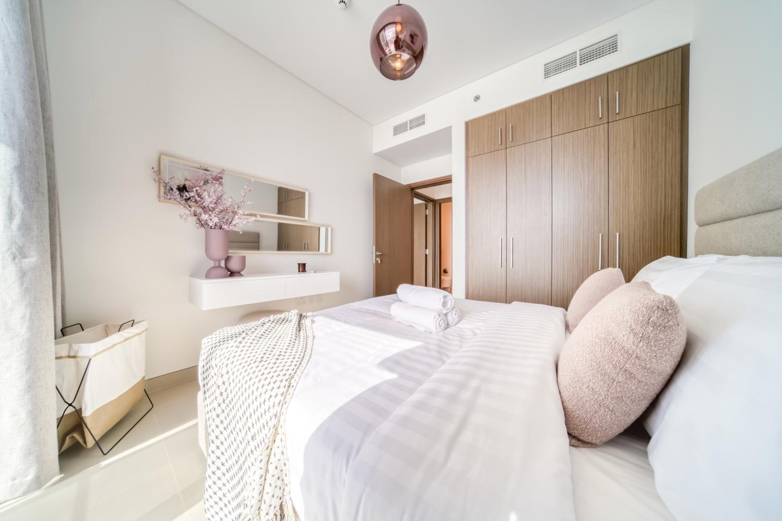 Luxury Brand New 2 Bedroom with Bluewater Views