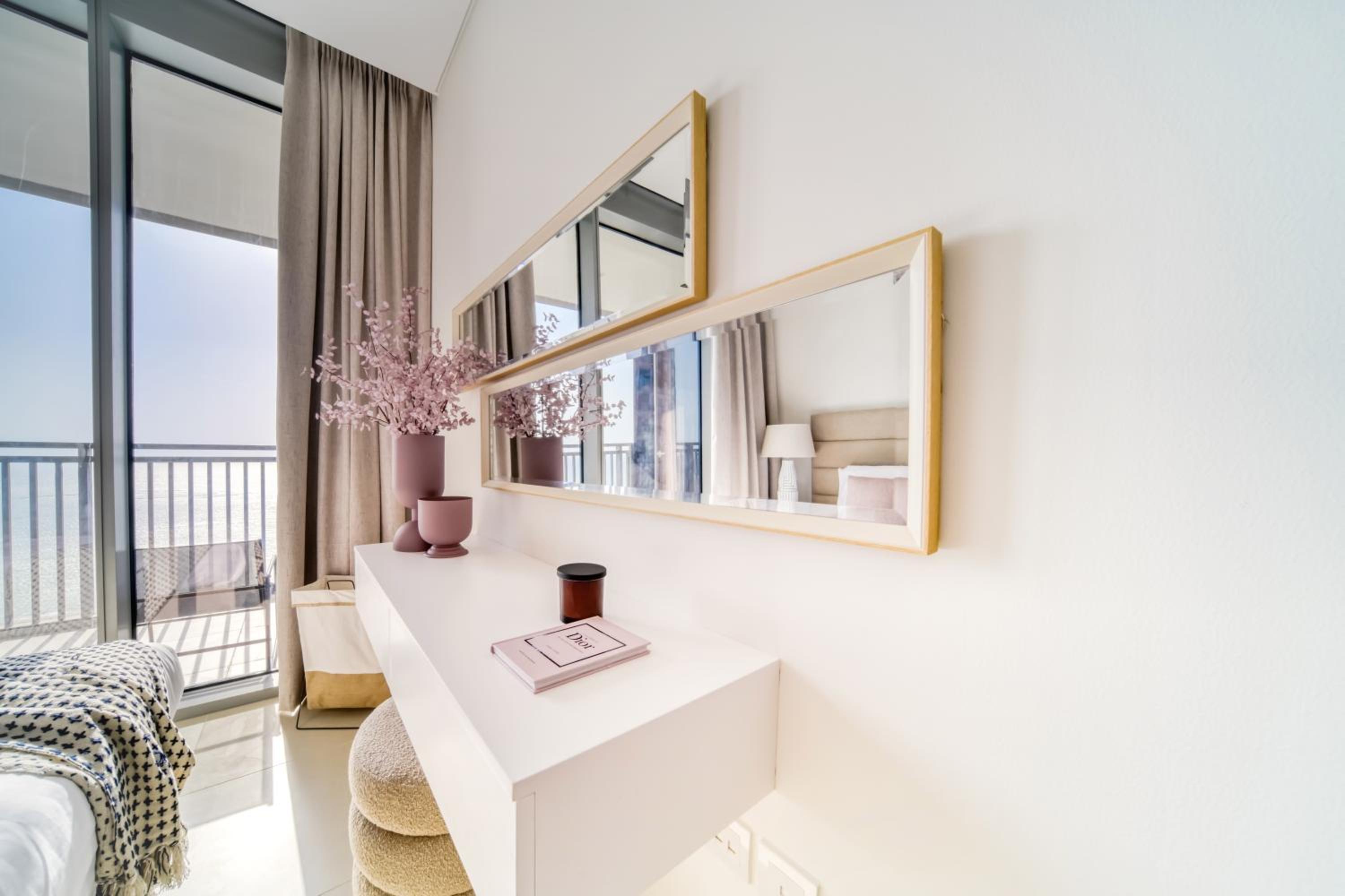 Luxury Brand New 2 Bedroom with Bluewater Views