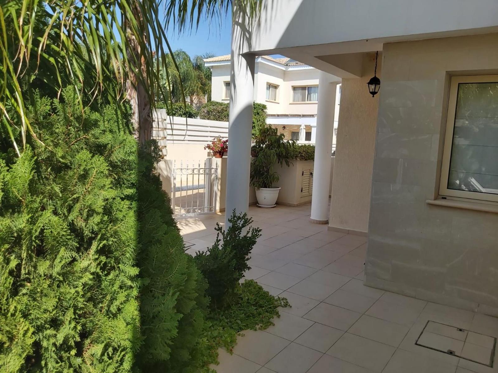 Anthorina Villa 10