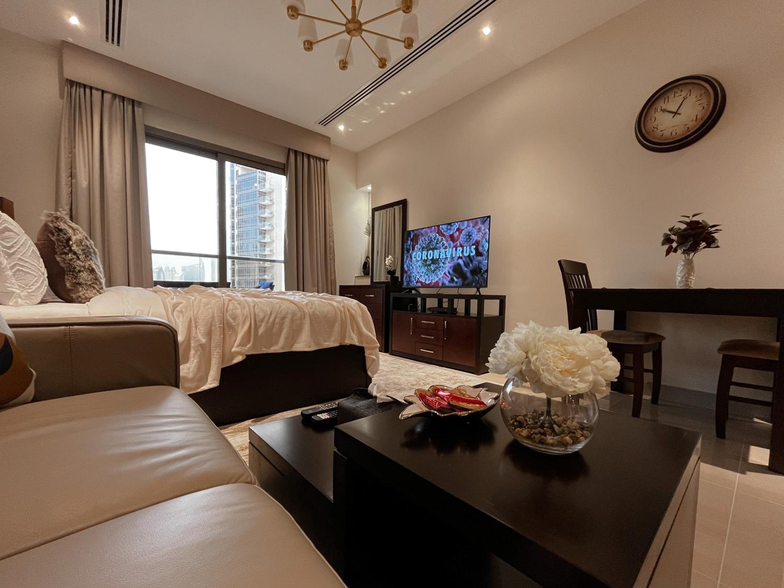 Studio Apartment with Sauna and Full Burj Khalifa View