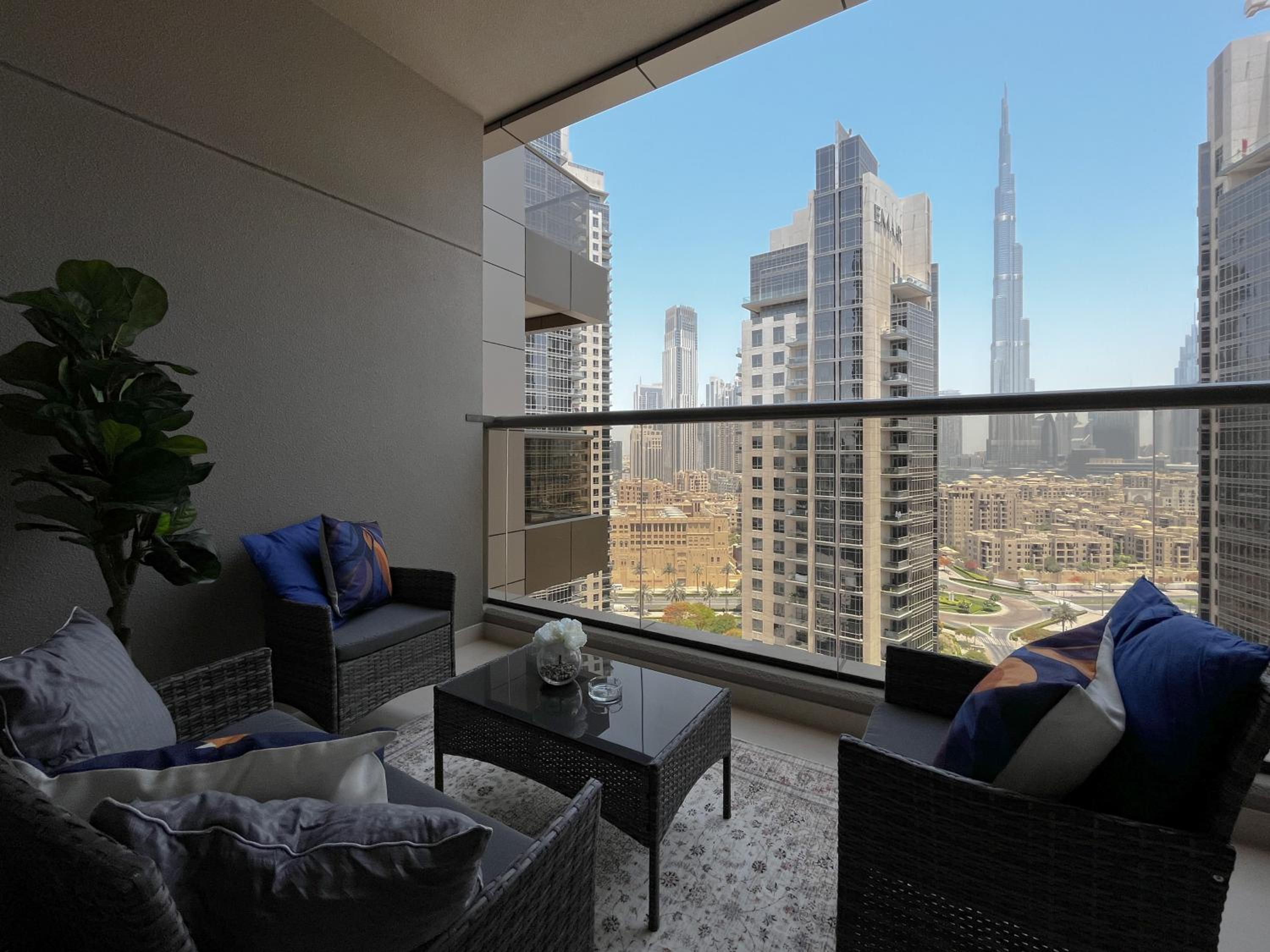 Studio Apartment with Sauna and Full Burj Khalifa View