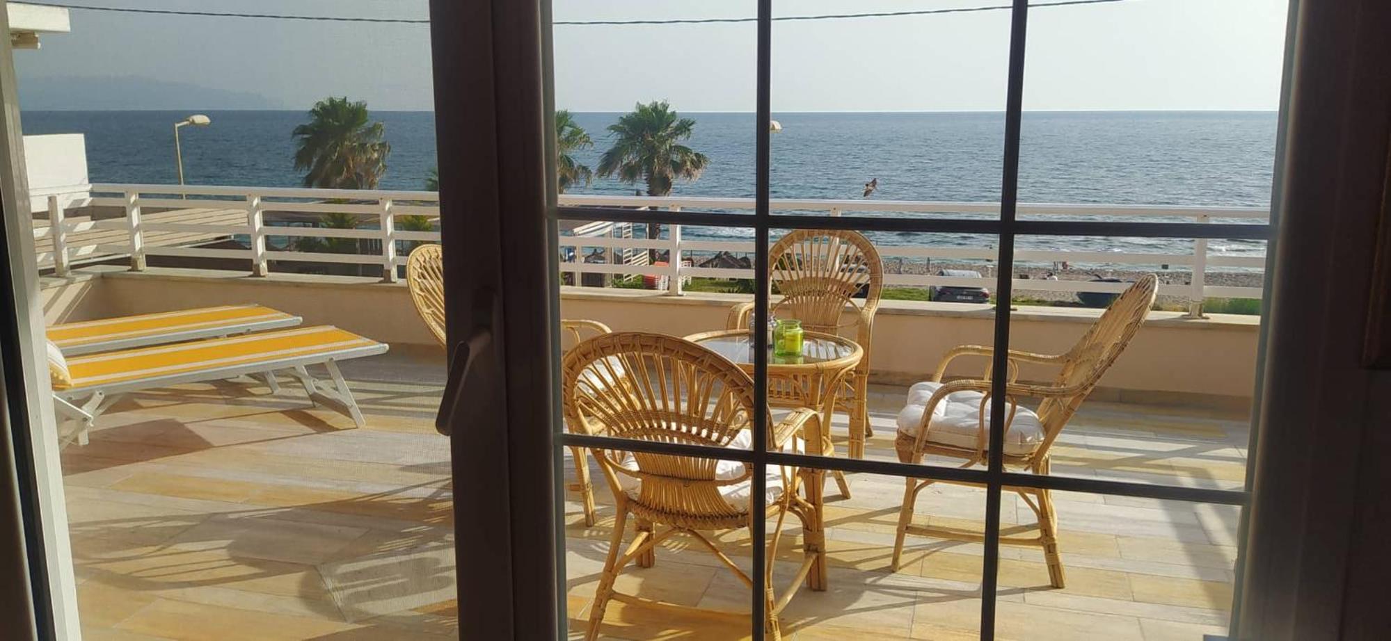 Suite in Front of the Sea