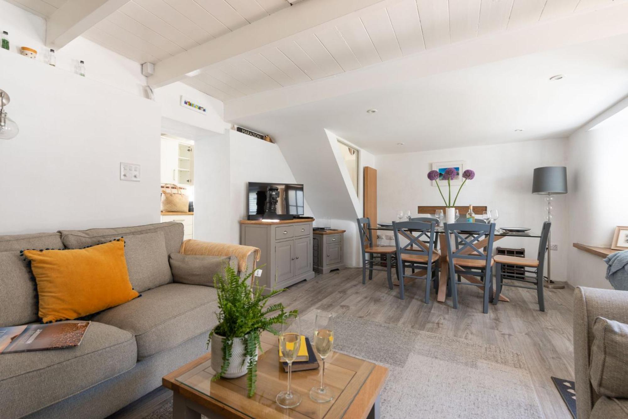 Eastleigh Cottage, Marazion view 2