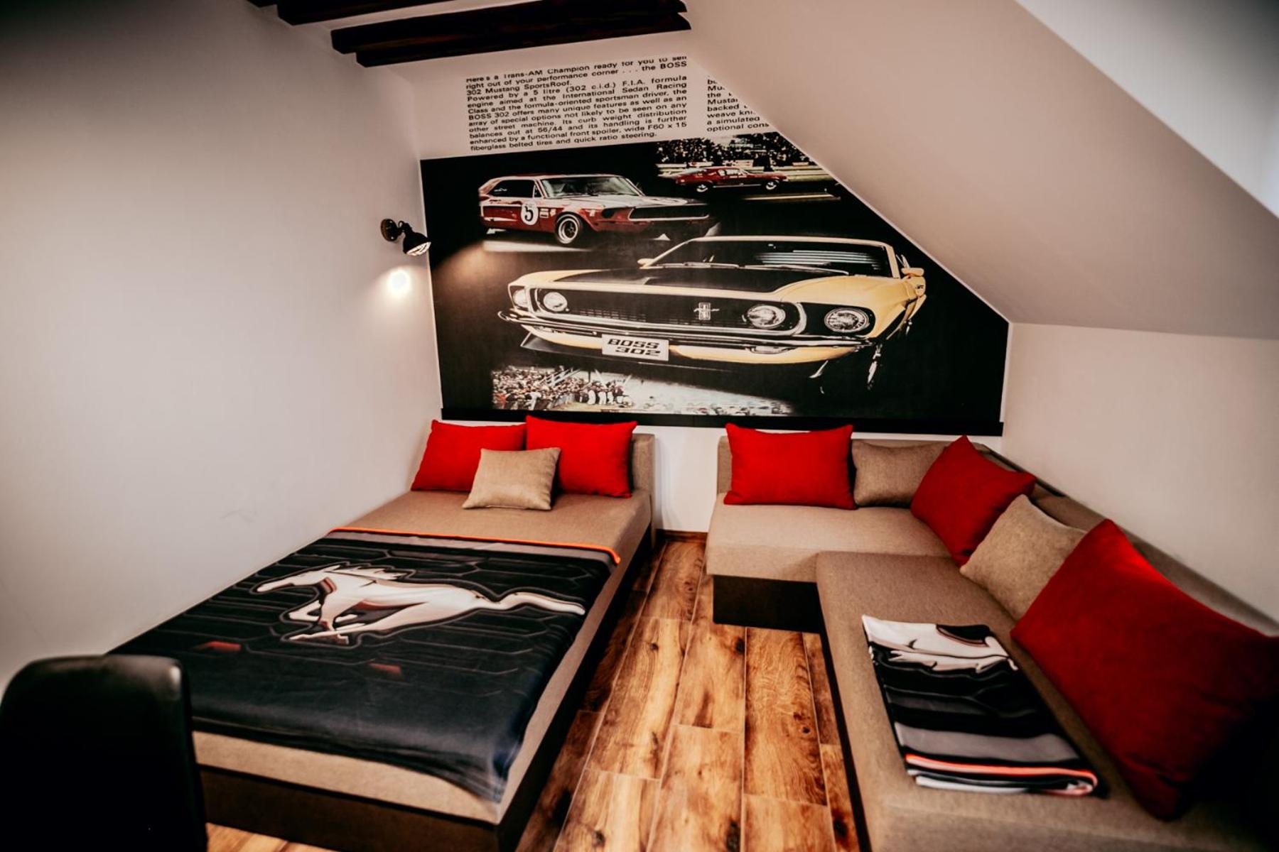 Jantarvia Car Museum , Pasja i Wypoczynek Noclegi z Klimatem view 5