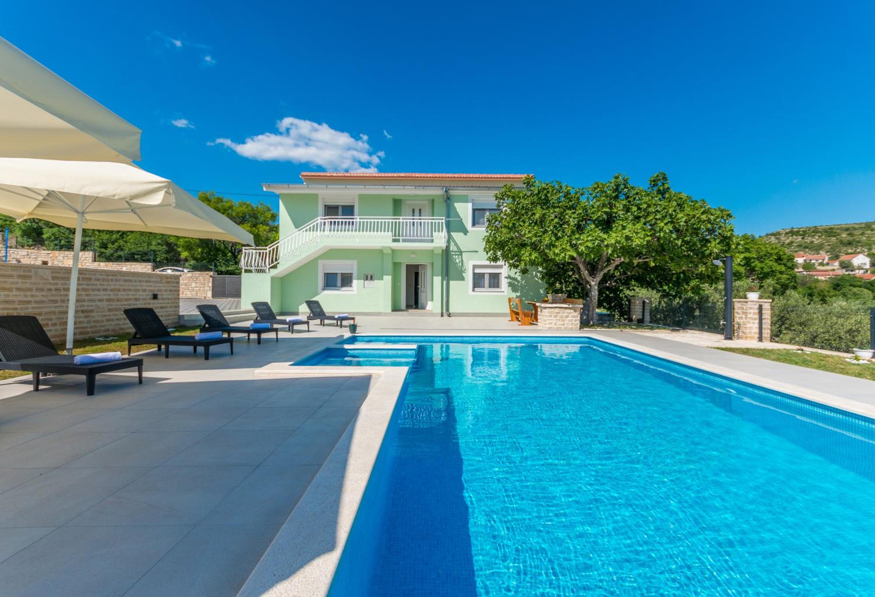 Poolincluded - Holiday Home Maslina