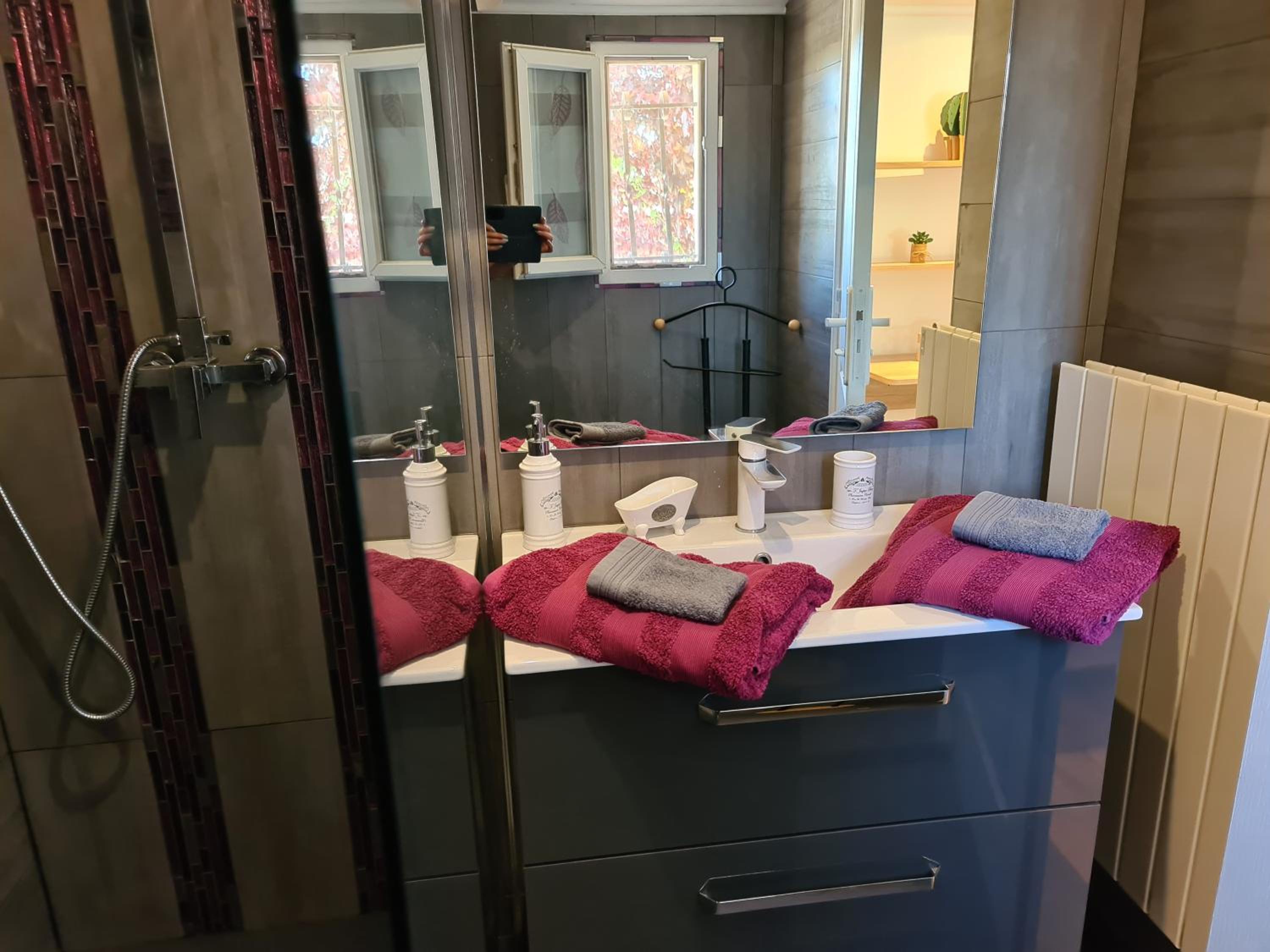 appartements dans villa privée avec piscine, jardin, parking clos, wifi, climatisation