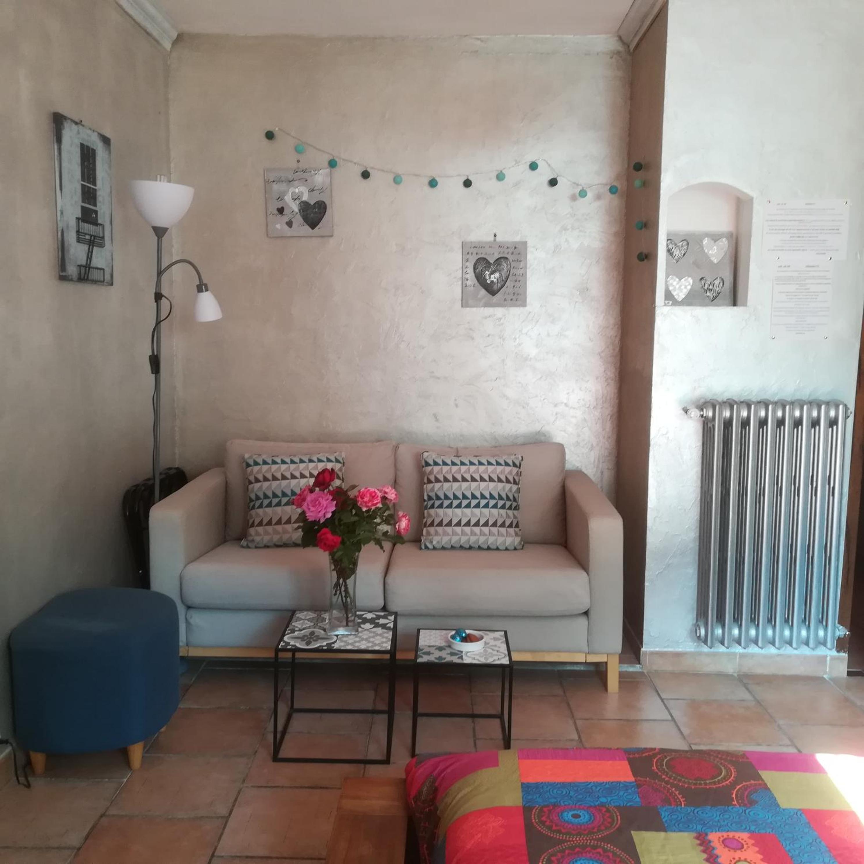 appartements dans villa privée avec piscine, jardin, parking clos, wifi, climatisation