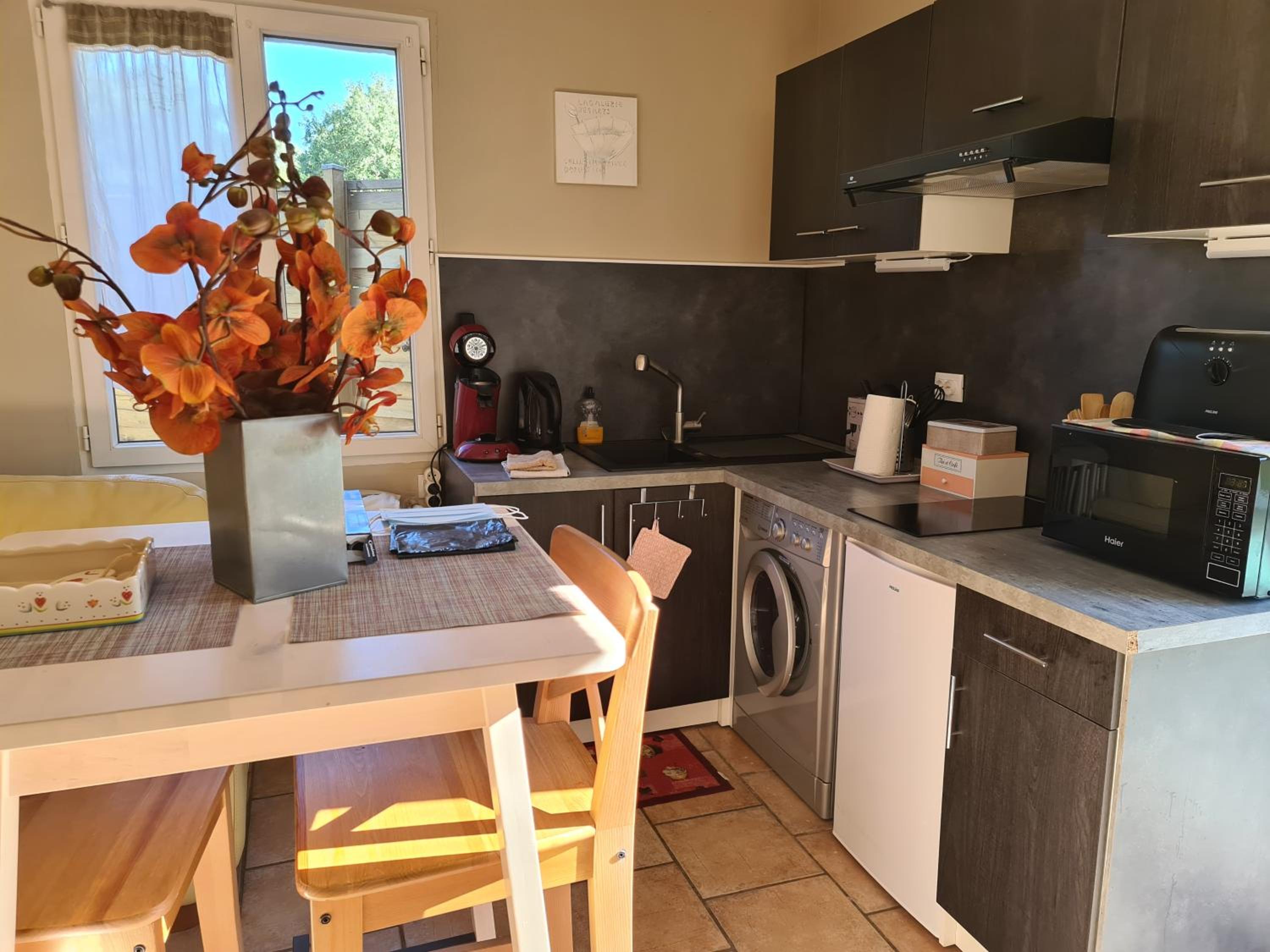 appartements dans villa privée avec piscine, jardin, parking clos, wifi, climatisation