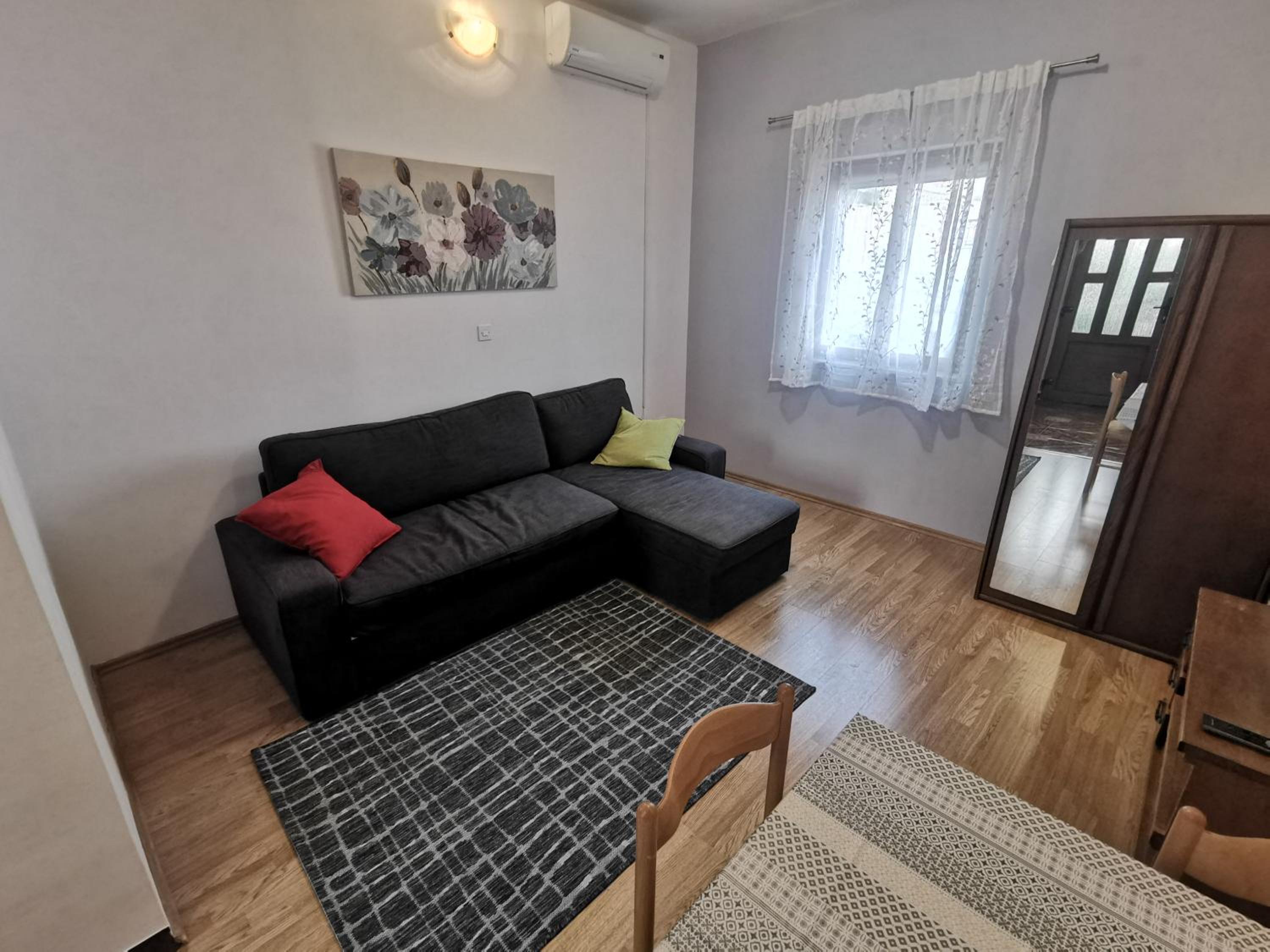 Uncle Apartment