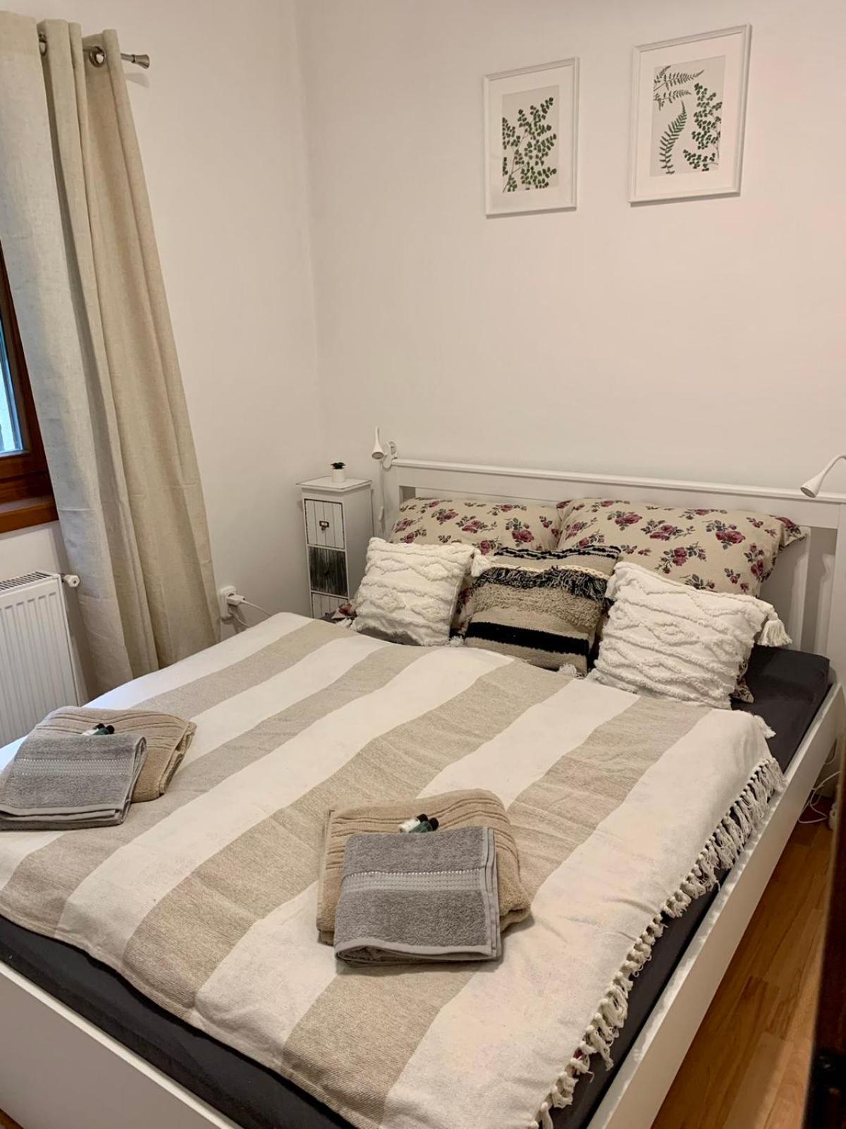 Small Lake Apartman view 3