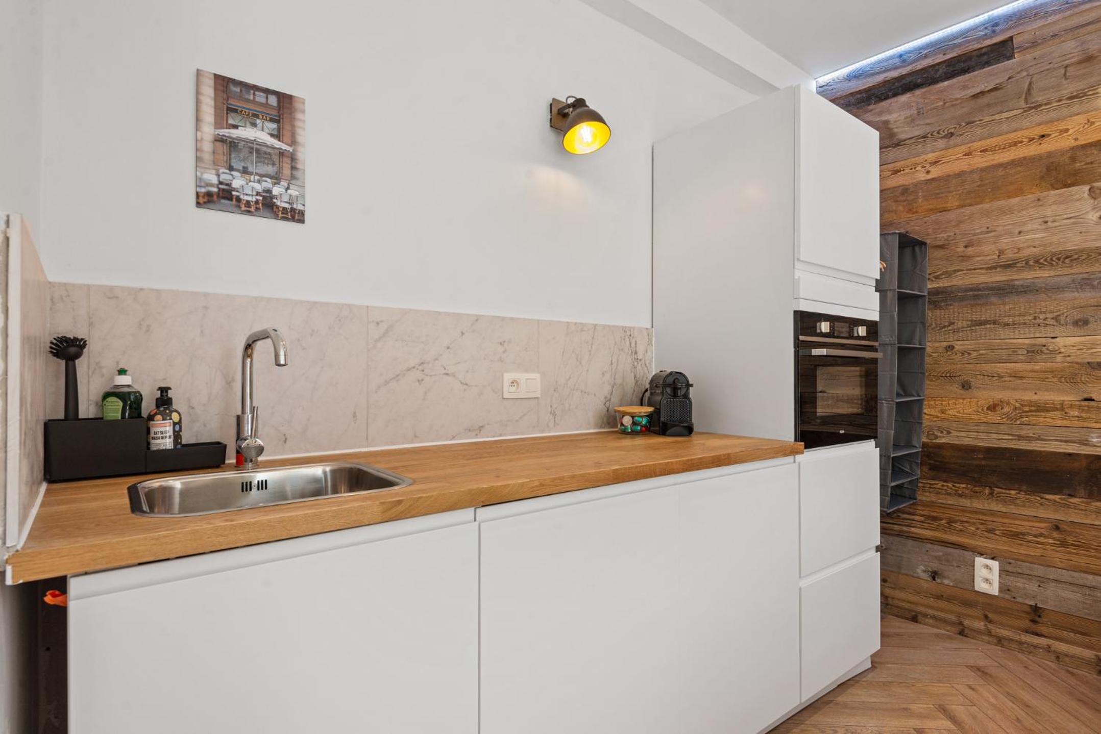 Suite city center in quiet street & airco