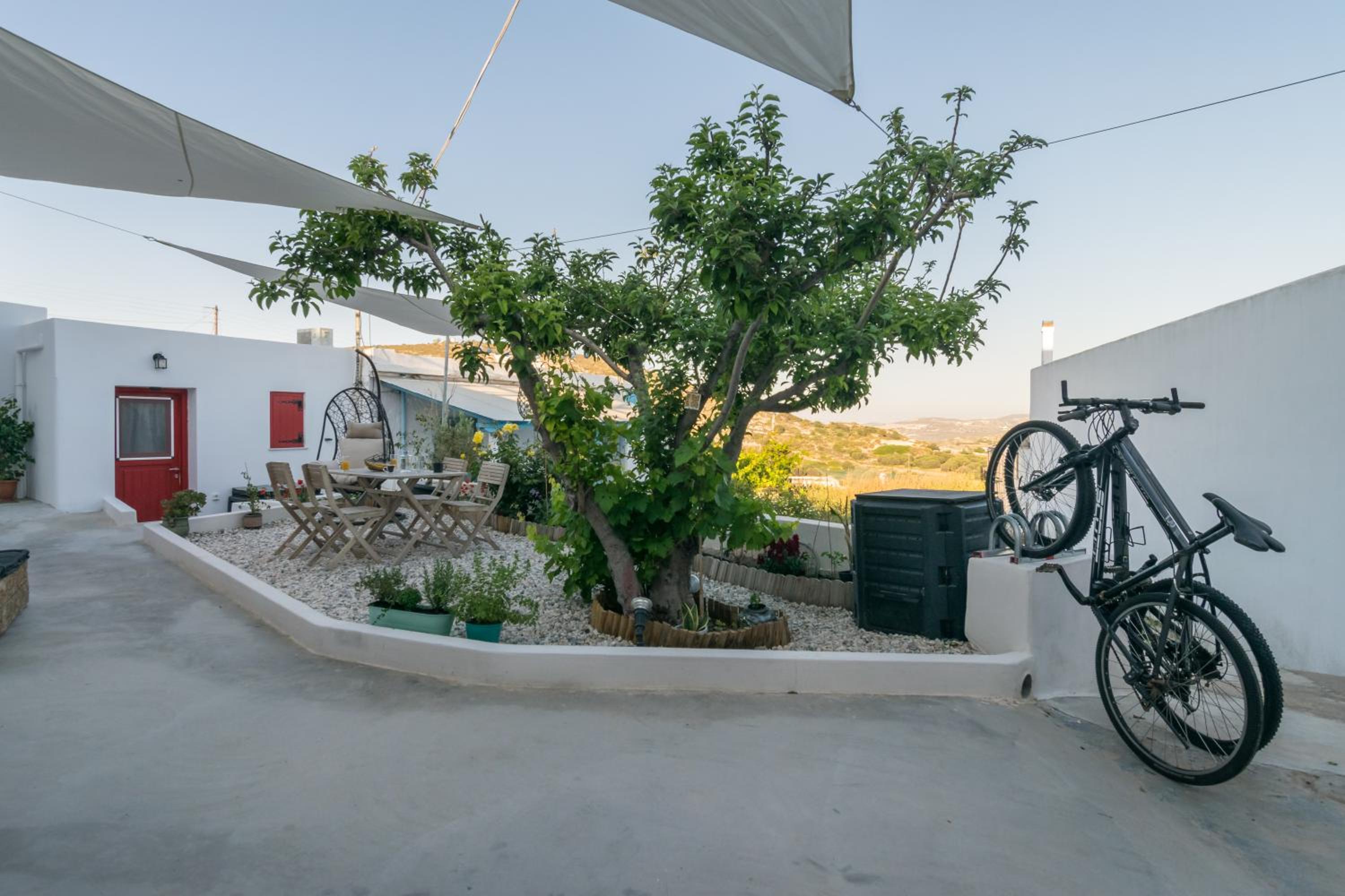 Milos Guesthouse view 5