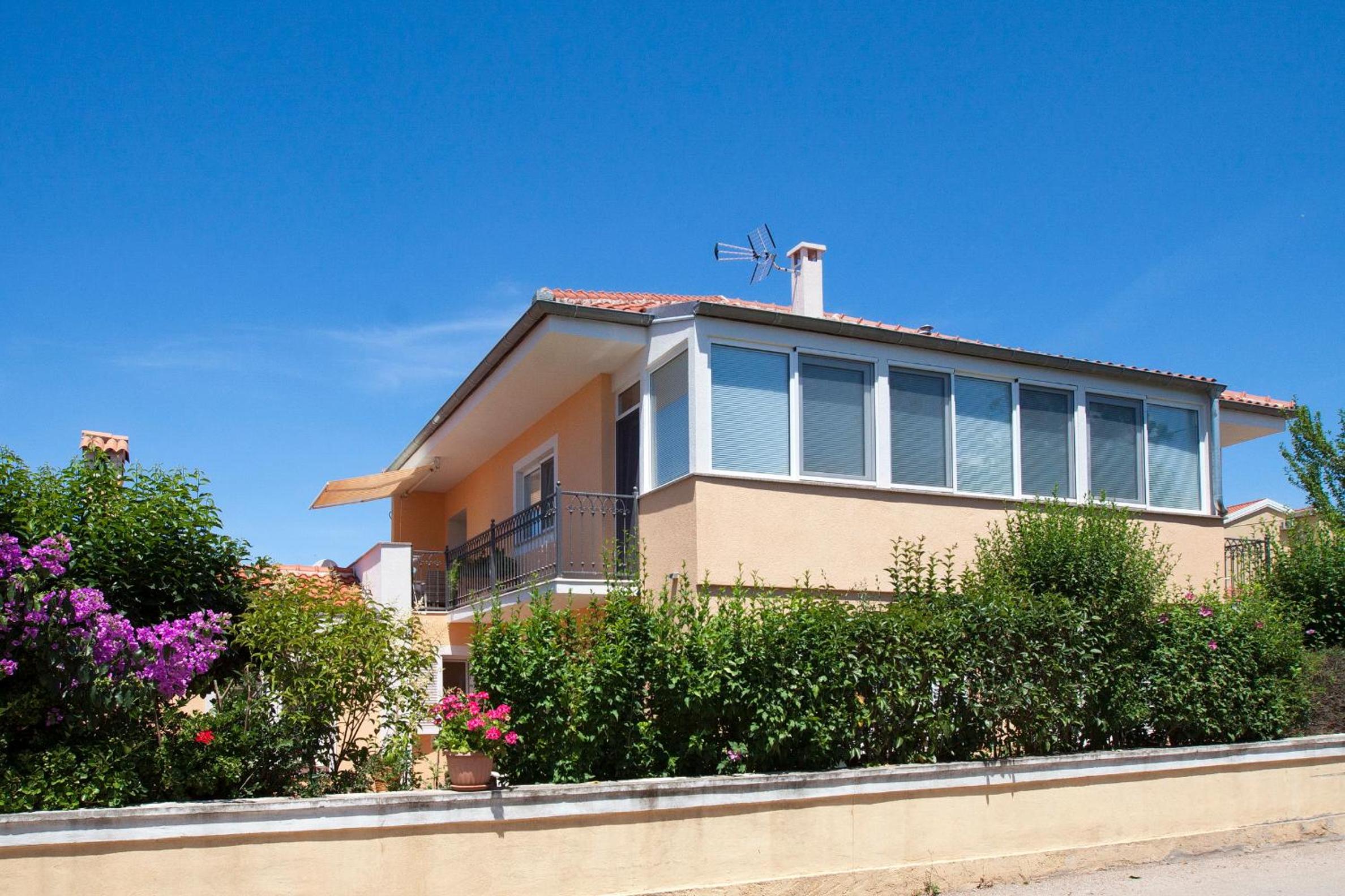 Romansa view 3