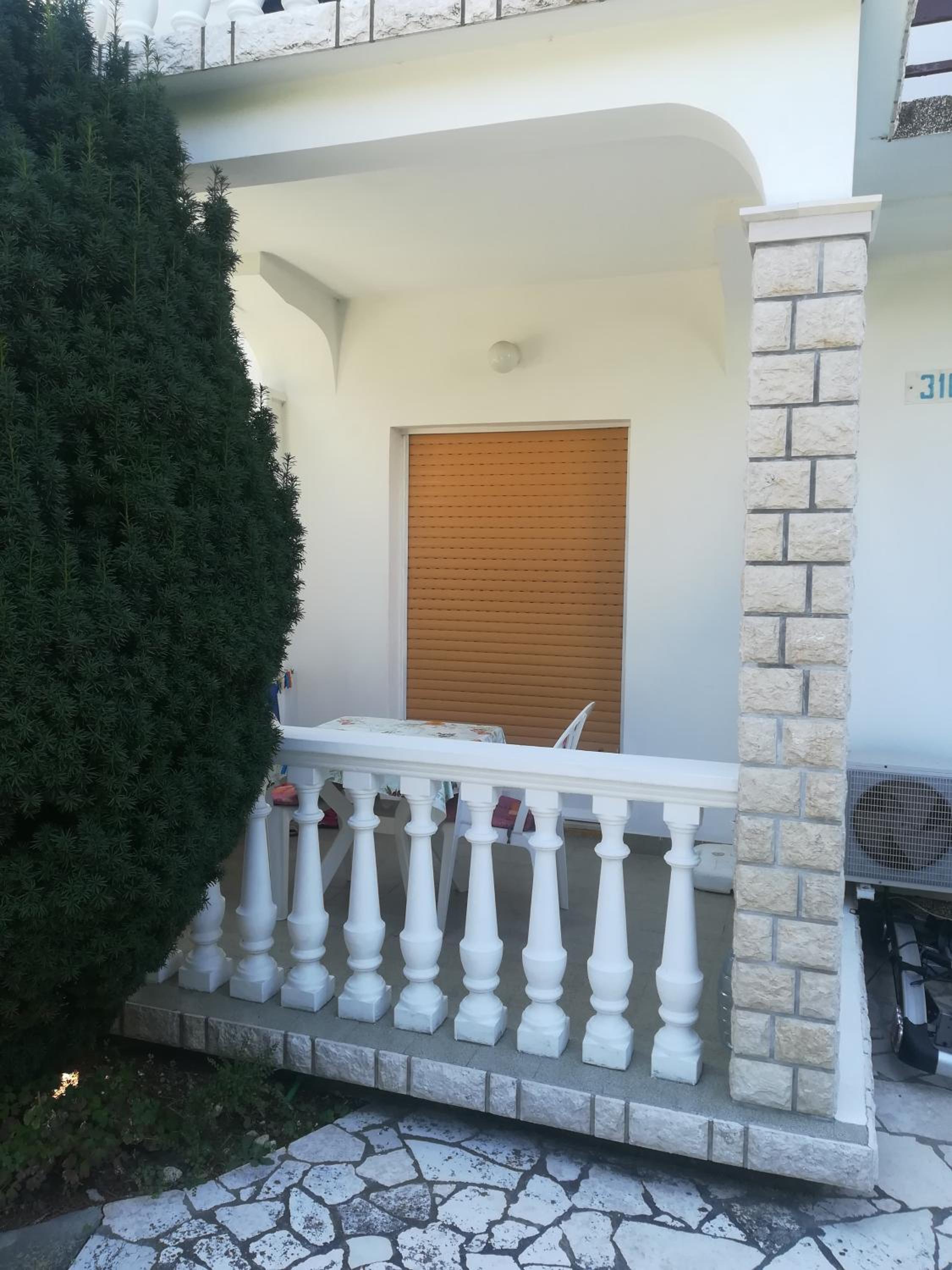 Alemka view 4