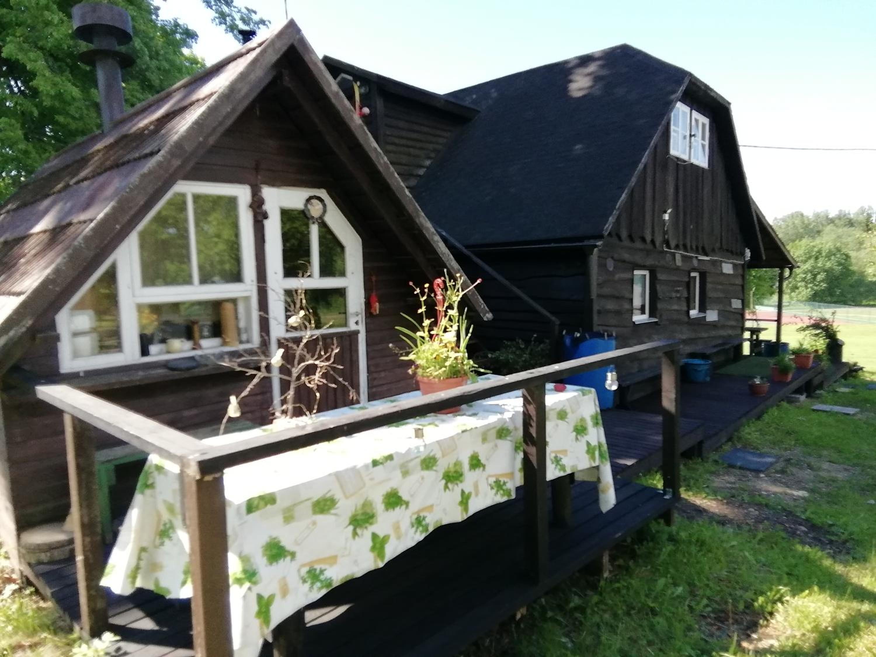 Lili’s Holiday House