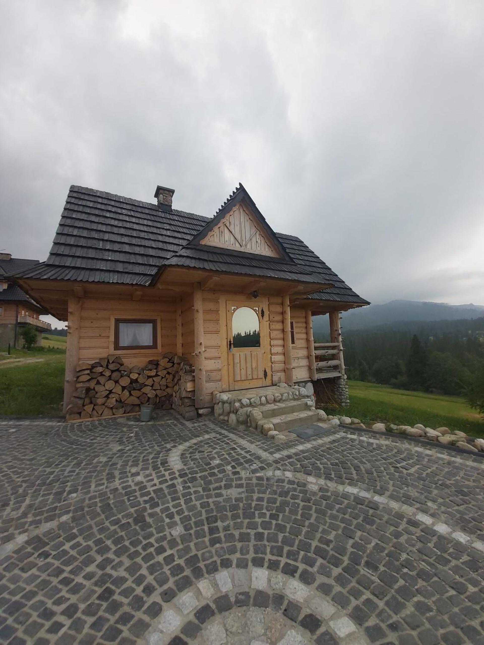Domki na wzgórzu